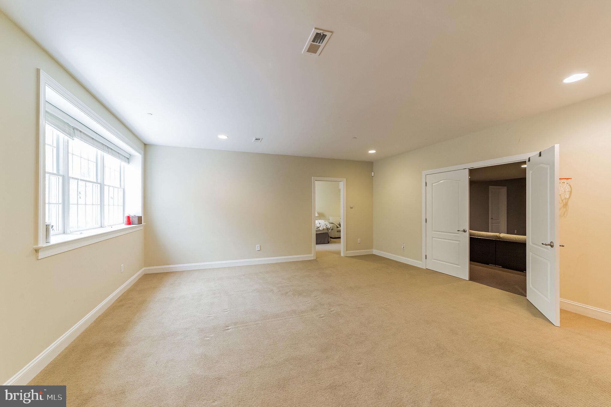 WHITEGATE - Residential