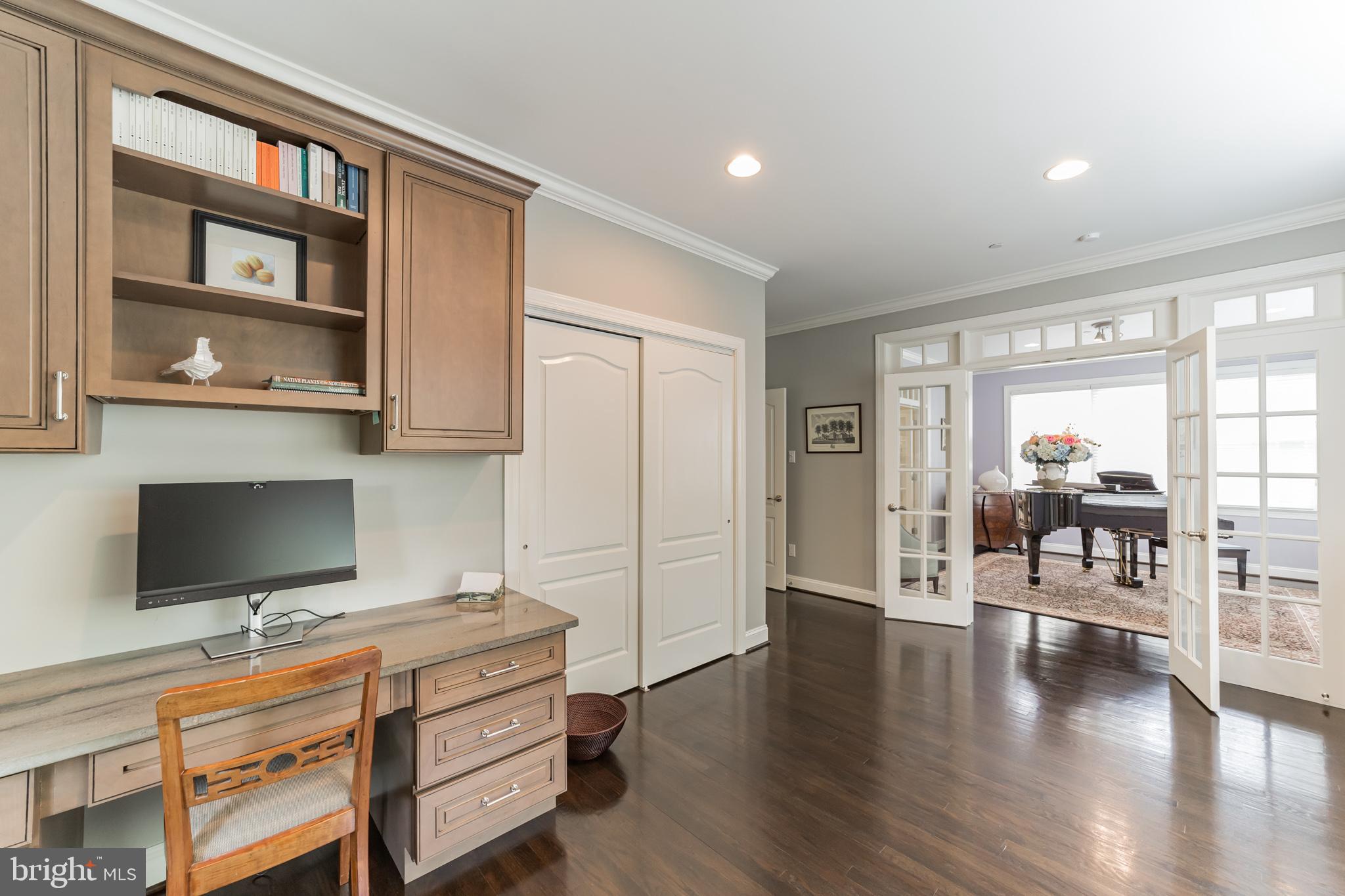 WHITEGATE - Residential