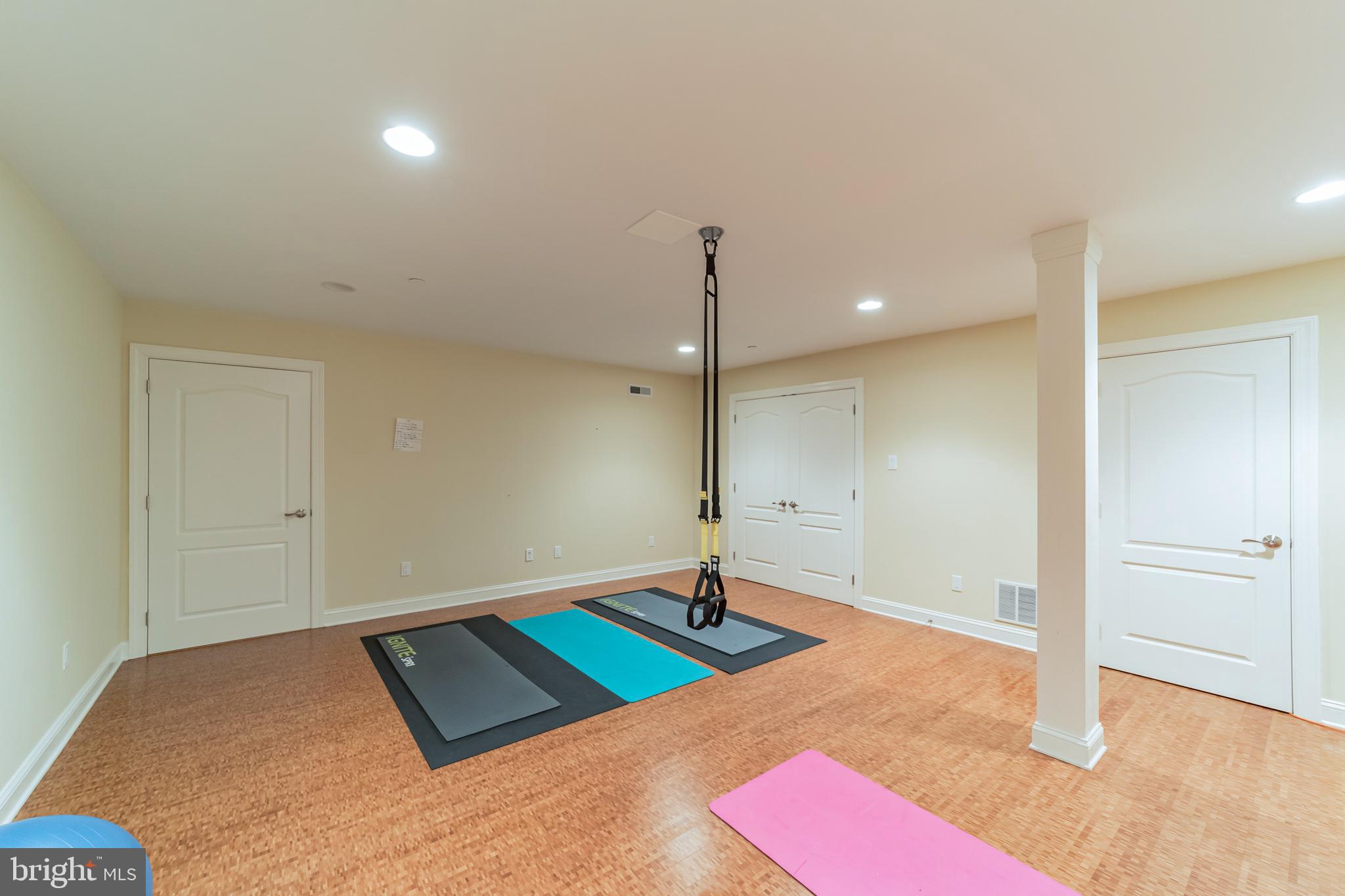 WHITEGATE - Residential