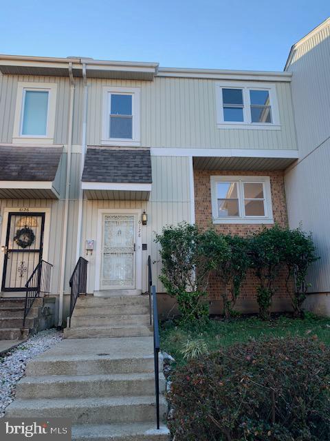 Beautiful updated townhouse with 3 bedrooms and 2 full bathrooms upstairs. New kitchen, new stainless steel appliances, new carpet. Walkout basement with 1/2 bathroom and new fence and back yard.