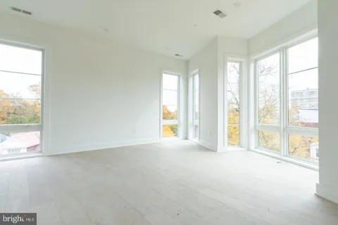 MLS: DCDC2260380