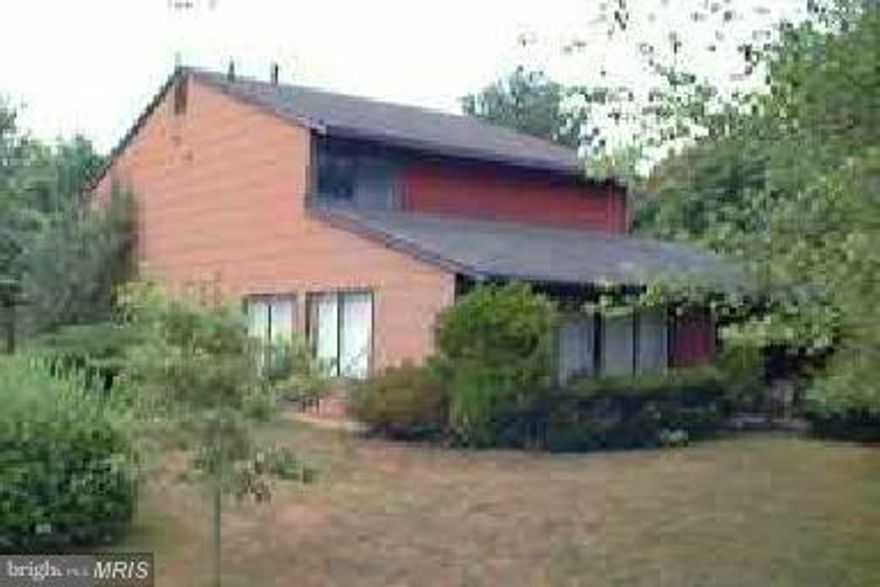 INVESTORS SPECIAL! HOME FEATURES FOUR BEDROOMS, 2.5 BATHROOMS, CATHEDRAL CEILING, NICE SIZE EAT-IN KITCHEN+DEN+MBR WITH PRIVATE BATH AND WALK IN CLOSET+HUGE FENCED IN BACKYARD. GARAGE CONVERTED TO FAMILY ROOM. HOUSE NEEDS WORK, AS REFLECTED IN PRICE, BUT HAS GREAT POTENTIAL. SOLD AS IS, MIGHT NOT PASS FHA. CALL LA WITH QUESTIONS.