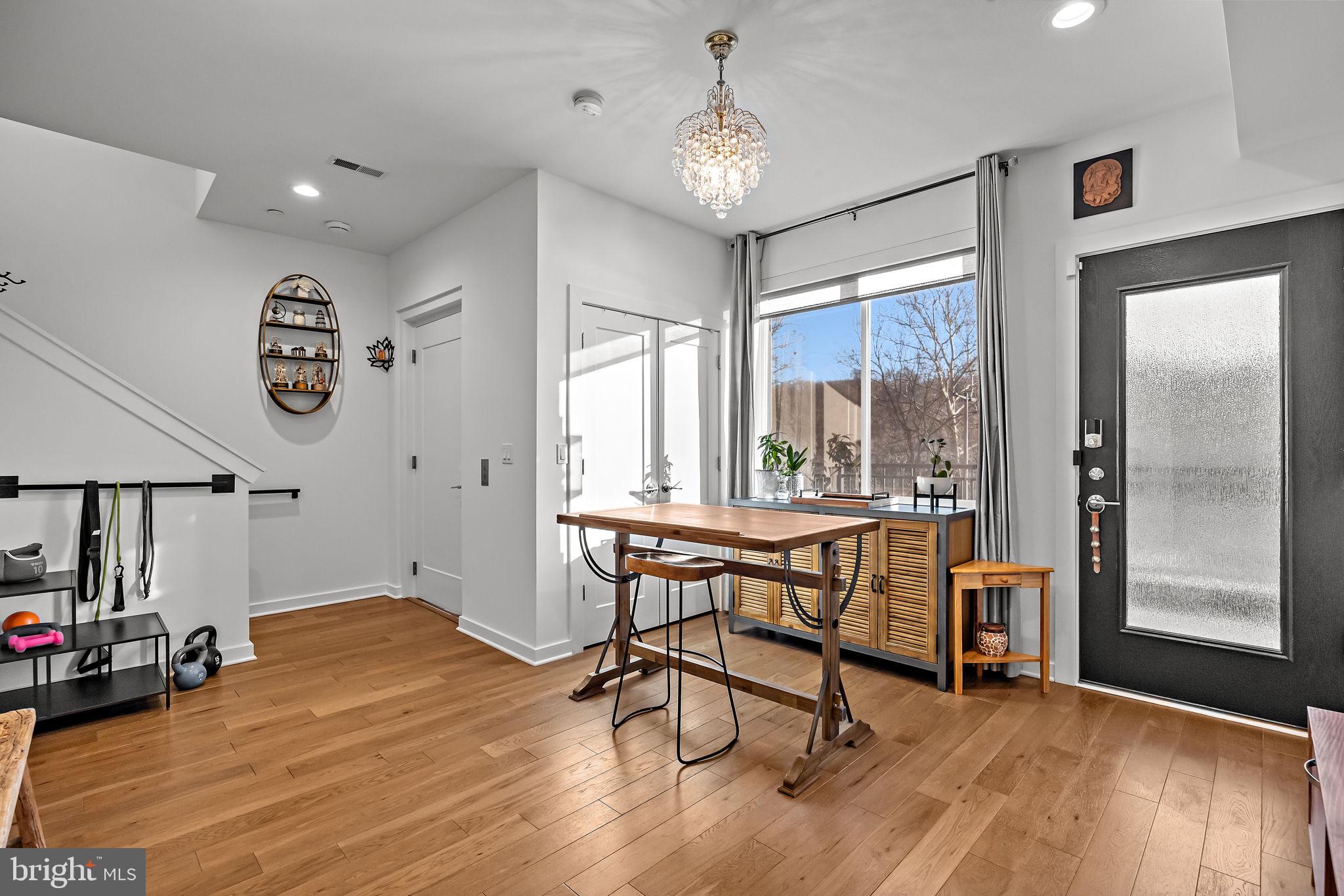 EAST FALLS - Residential