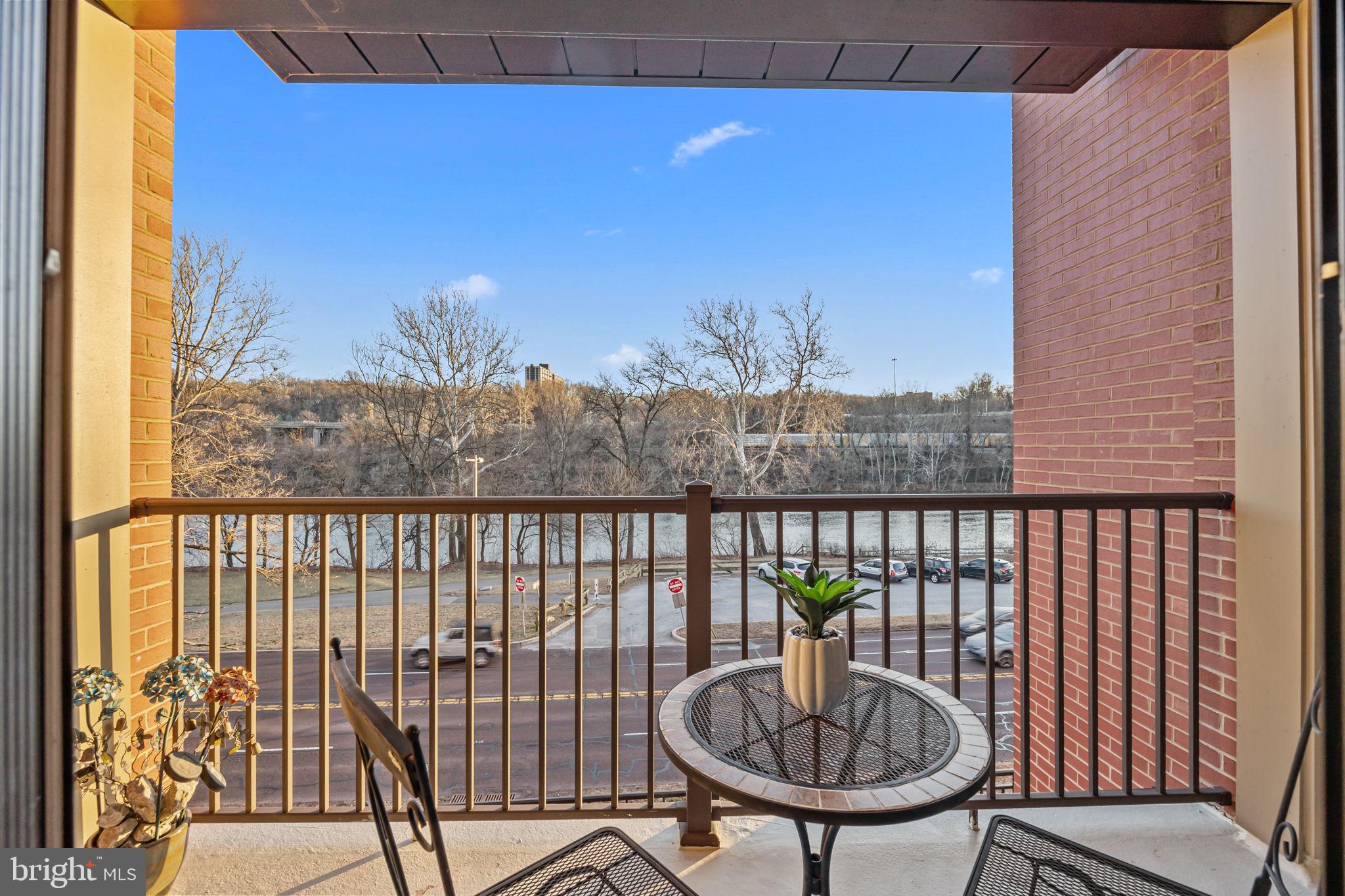 EAST FALLS - Residential