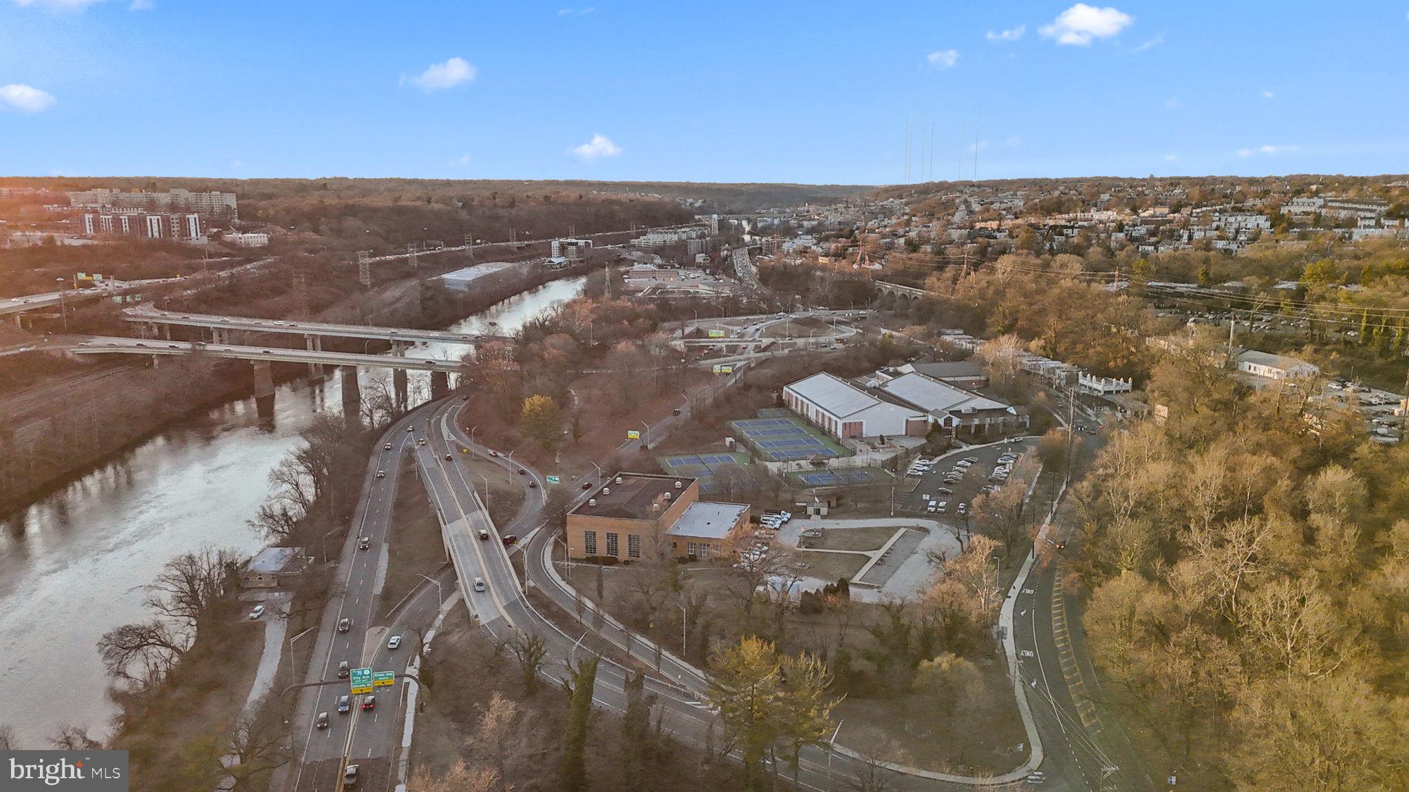 EAST FALLS - Residential