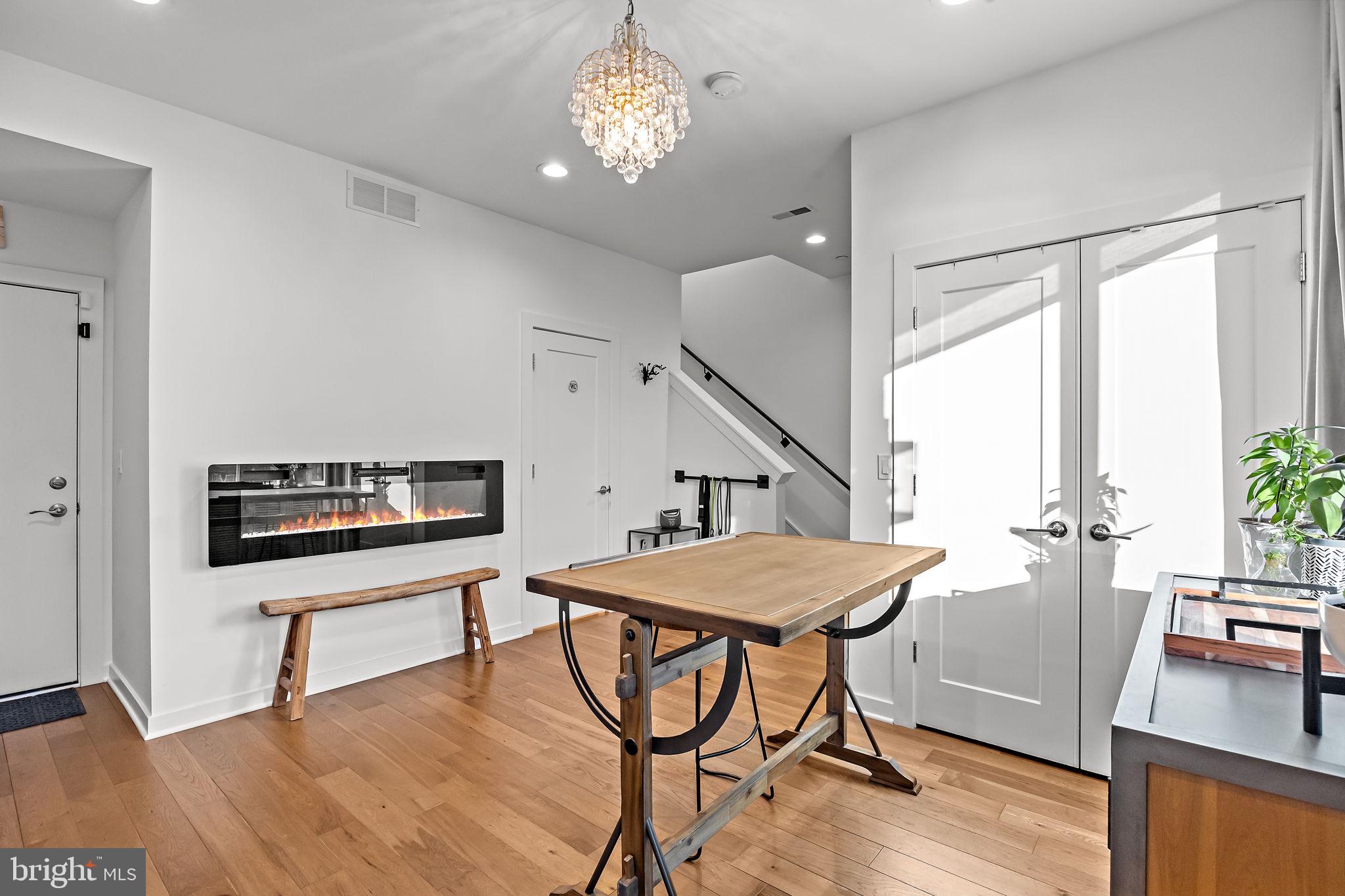 EAST FALLS - Residential