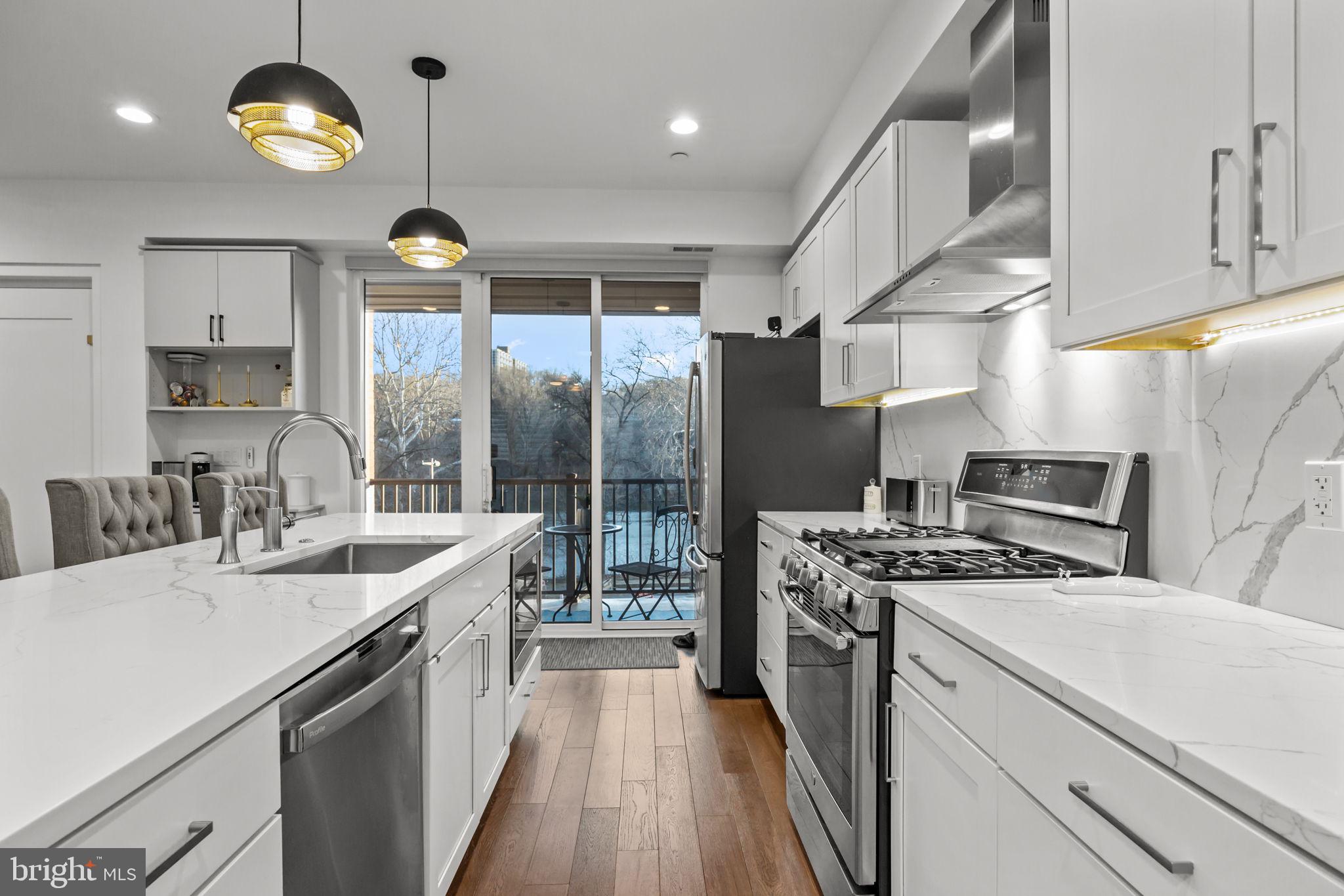 EAST FALLS - Residential