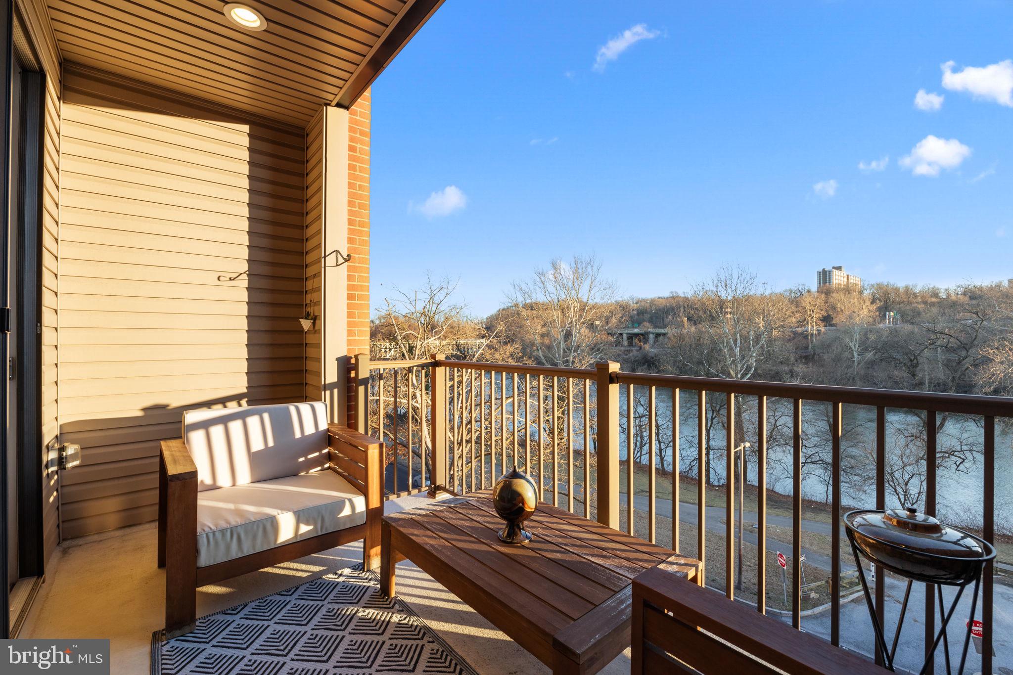 EAST FALLS - Residential