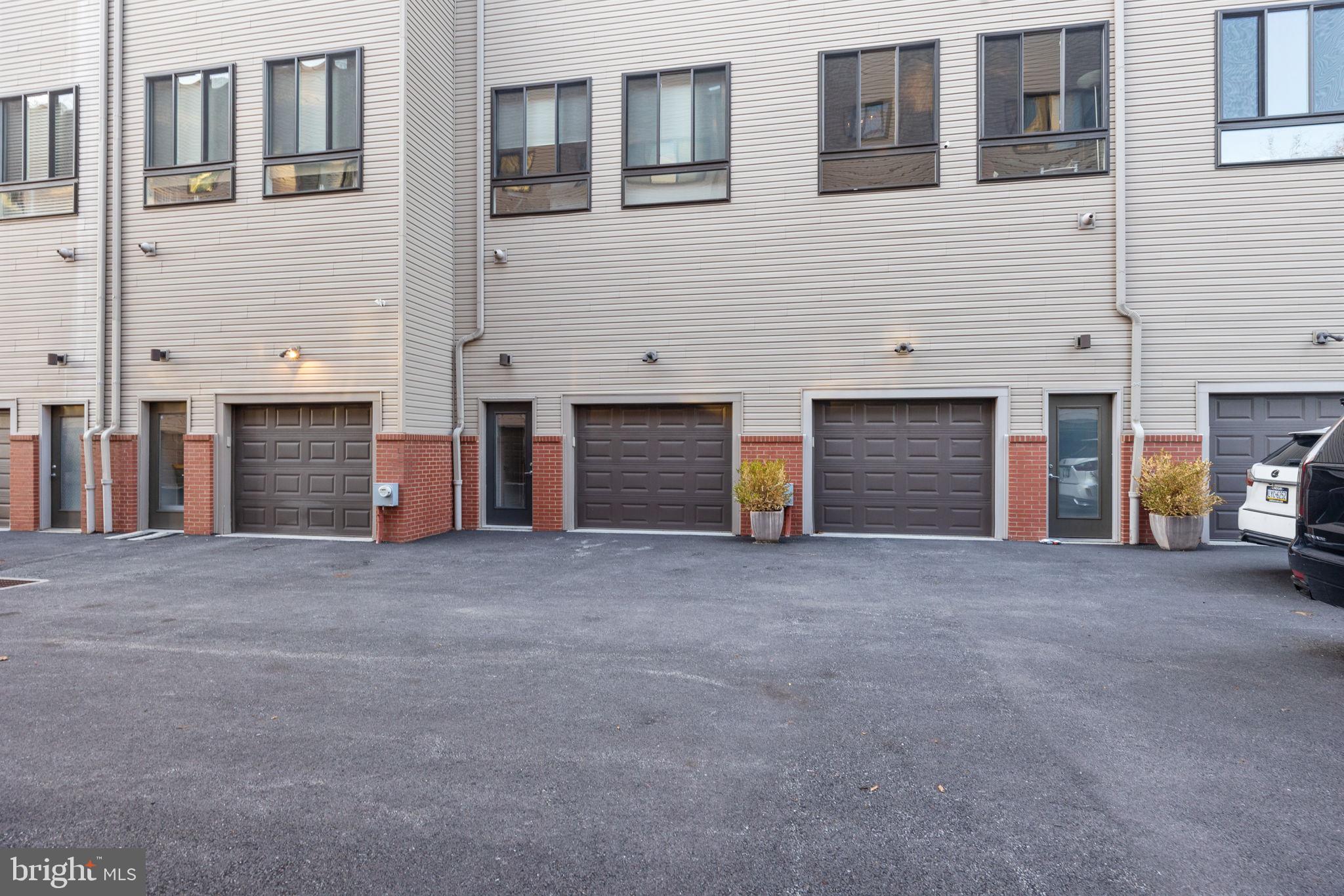 EAST FALLS - Residential