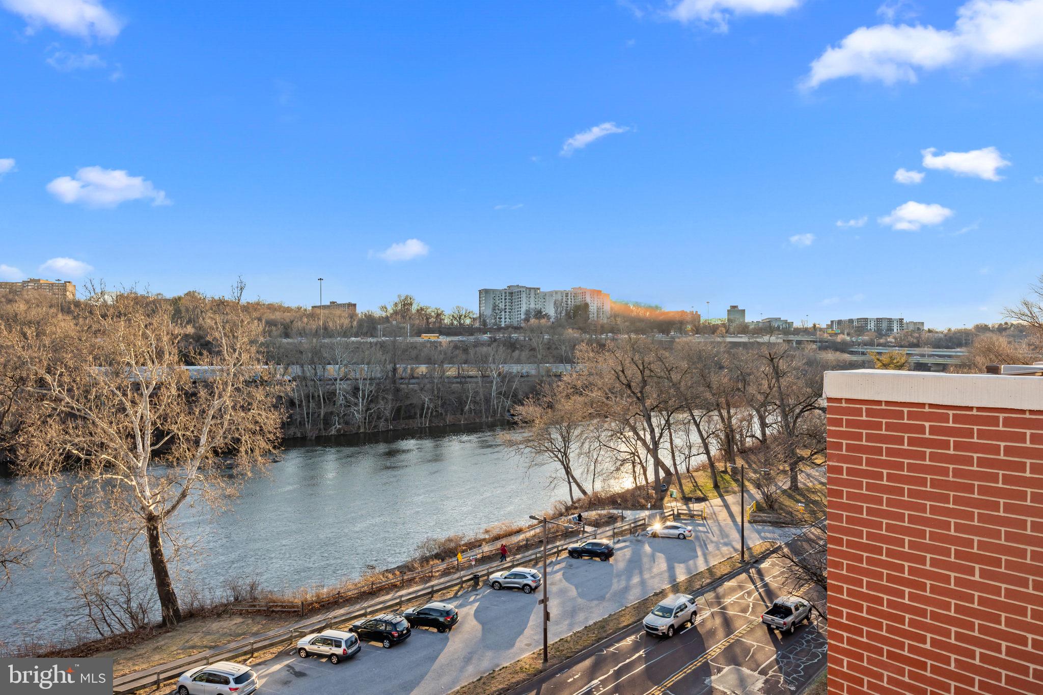 EAST FALLS - Residential