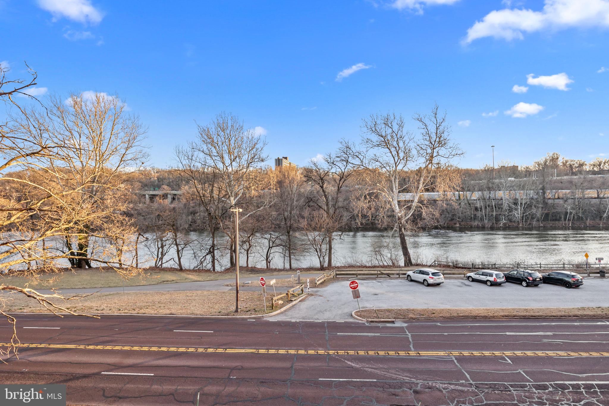 EAST FALLS - Residential