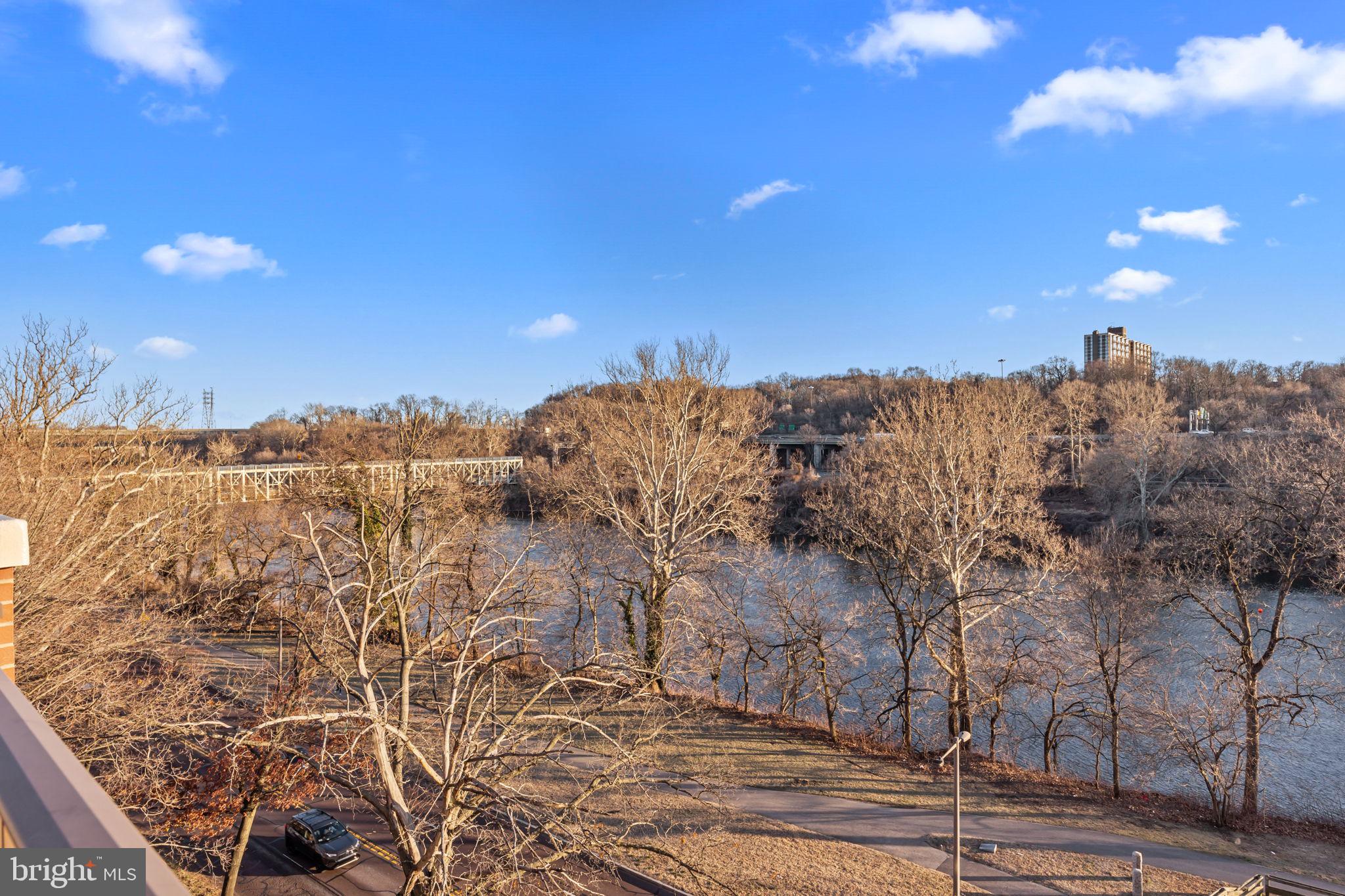 EAST FALLS - Residential