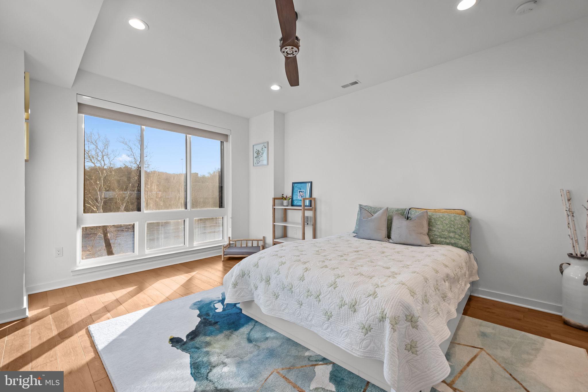 EAST FALLS - Residential