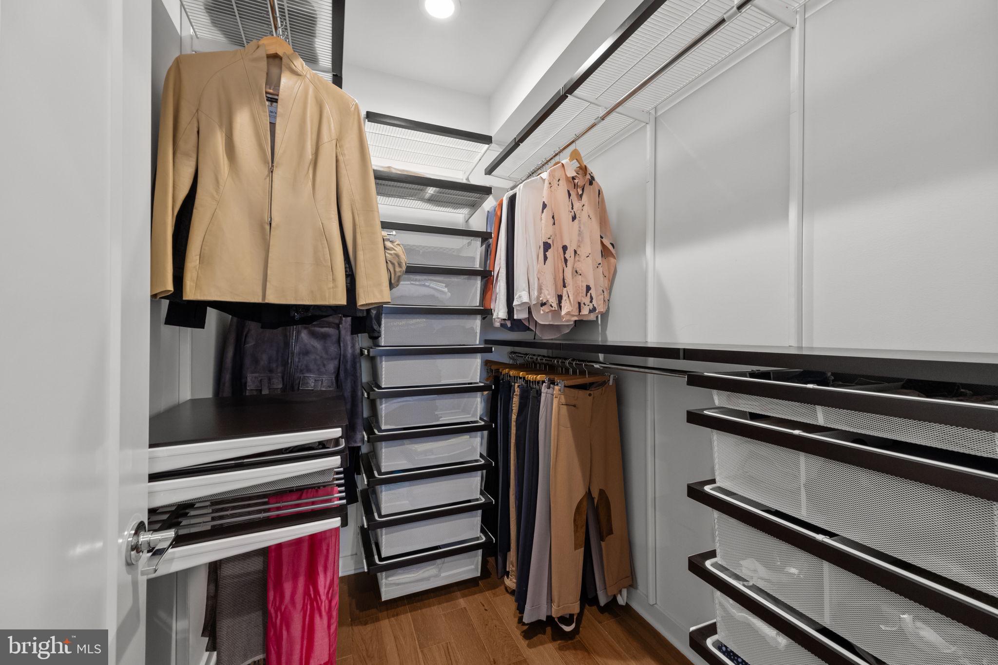 EAST FALLS - Residential