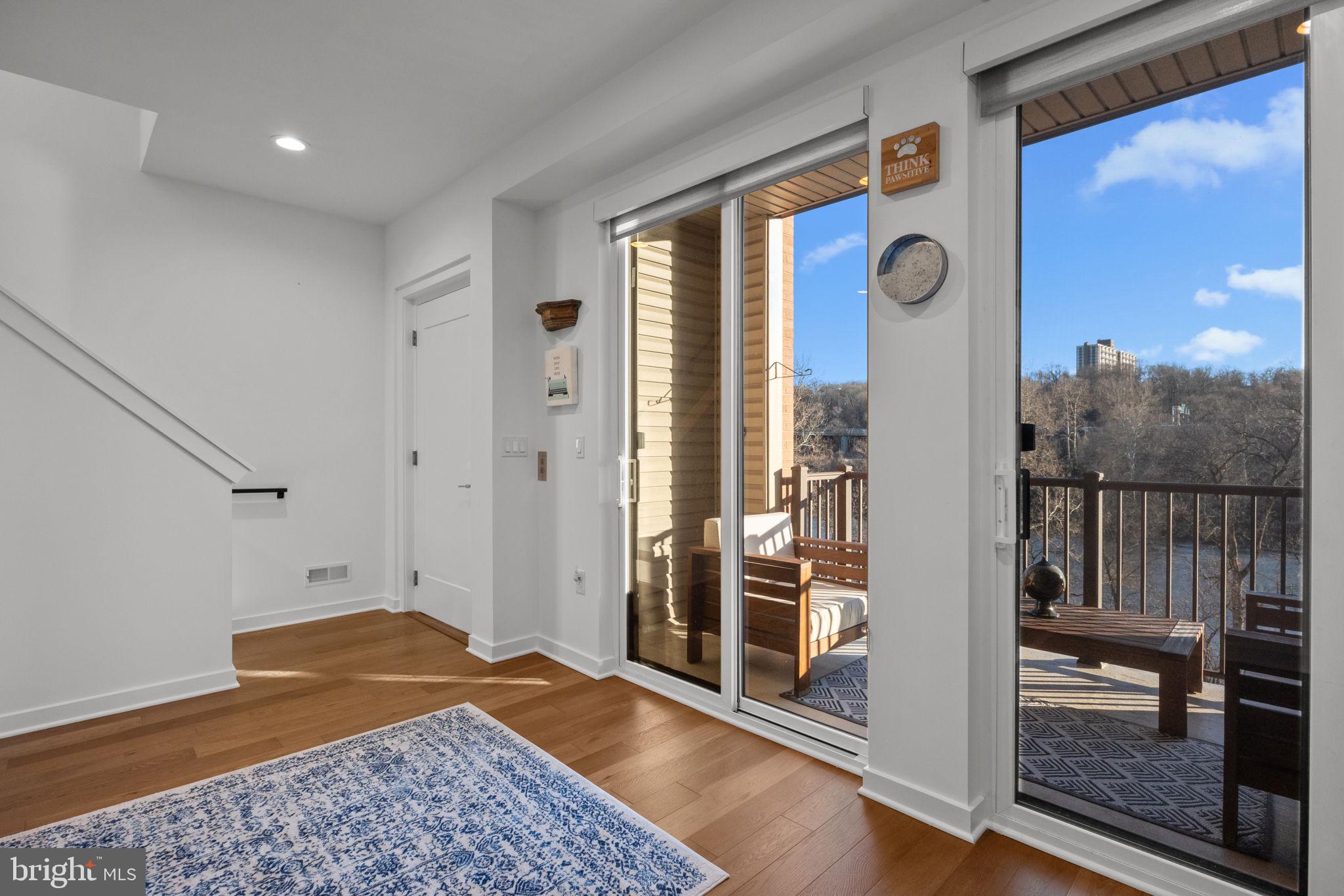 EAST FALLS - Residential