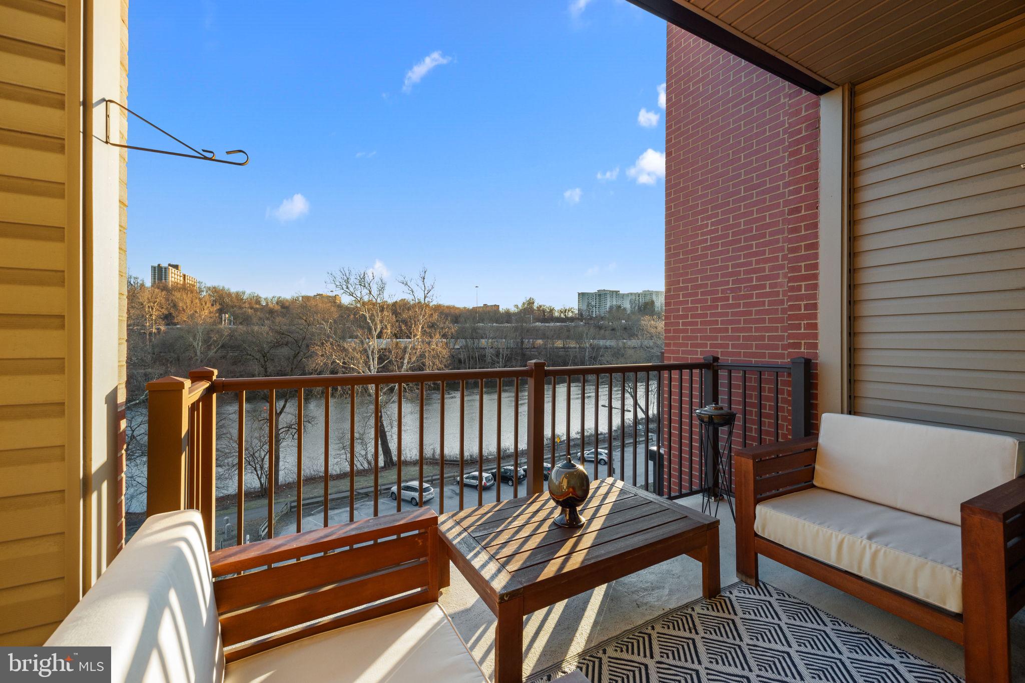 EAST FALLS - Residential