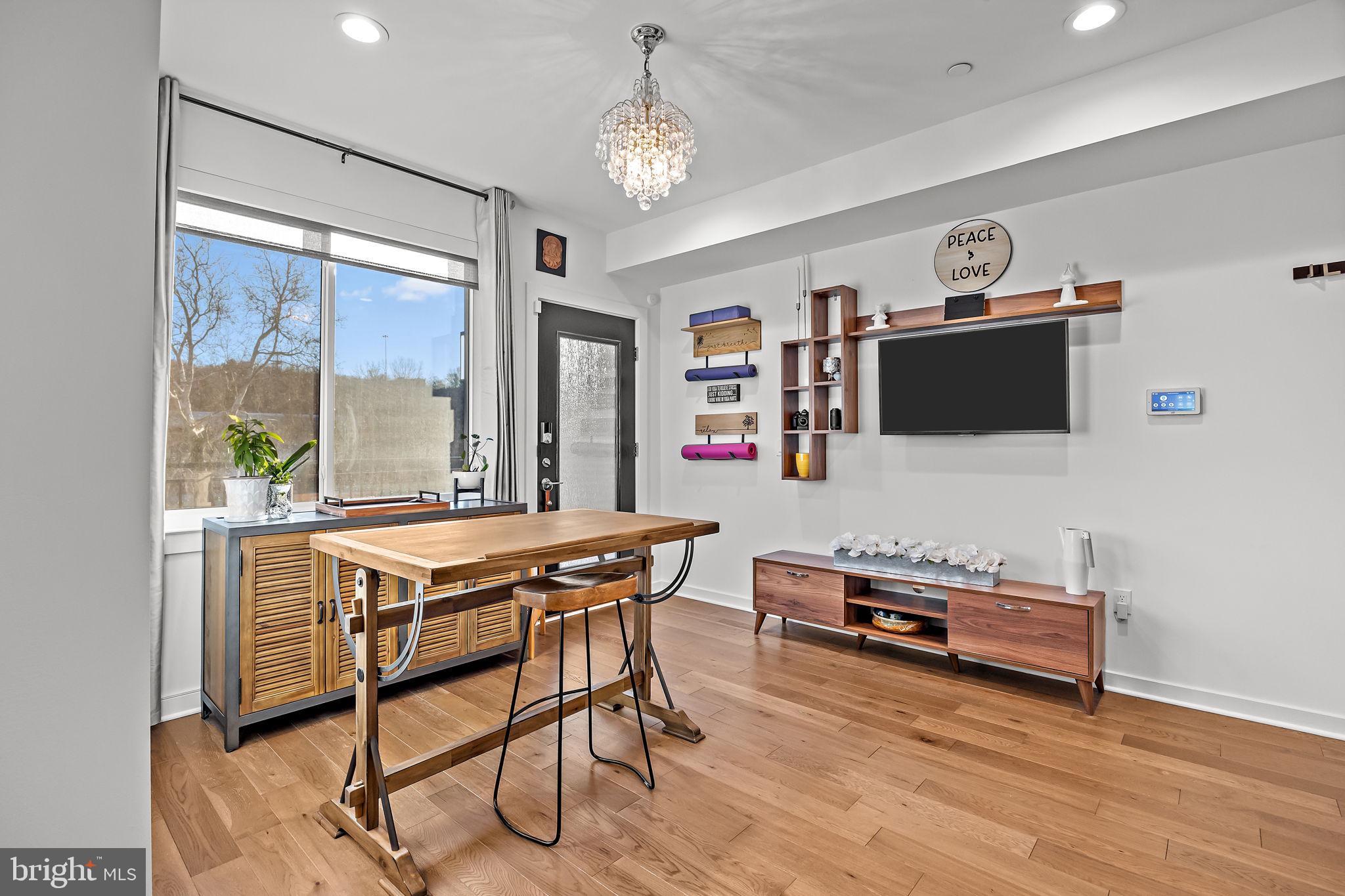 EAST FALLS - Residential