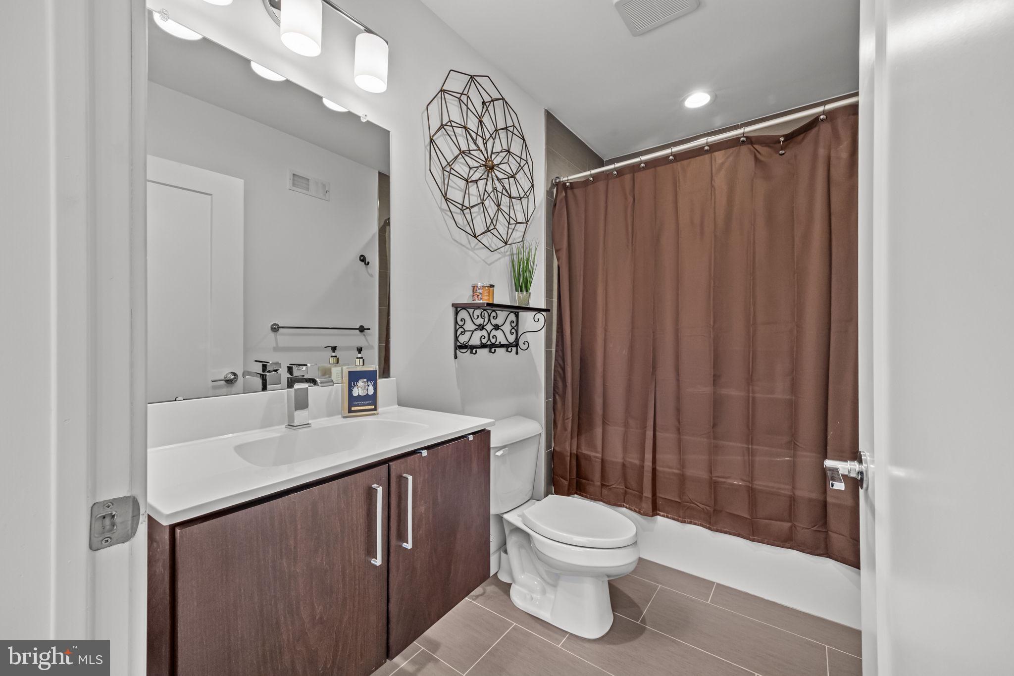 EAST FALLS - Residential