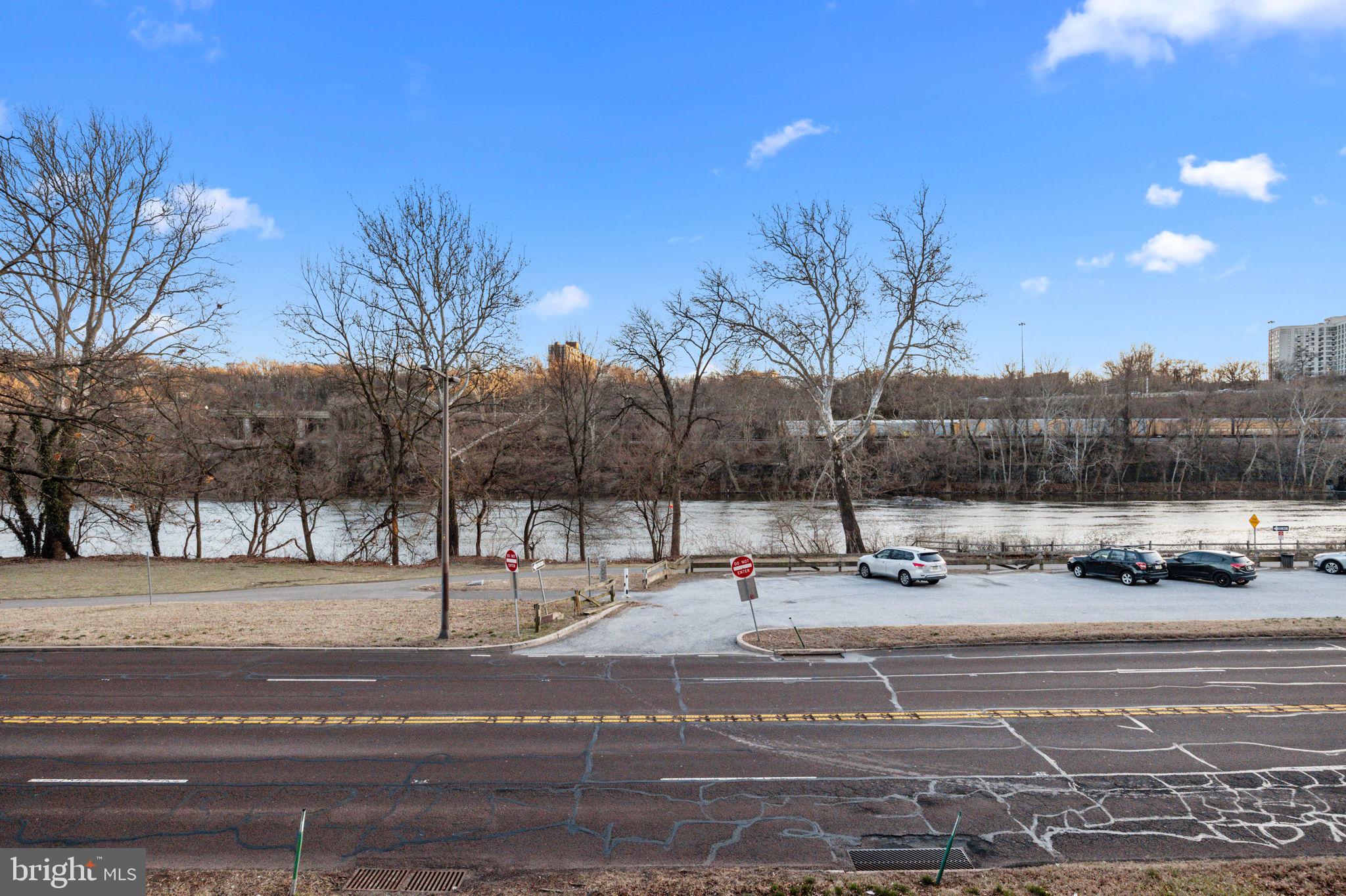 EAST FALLS - Residential