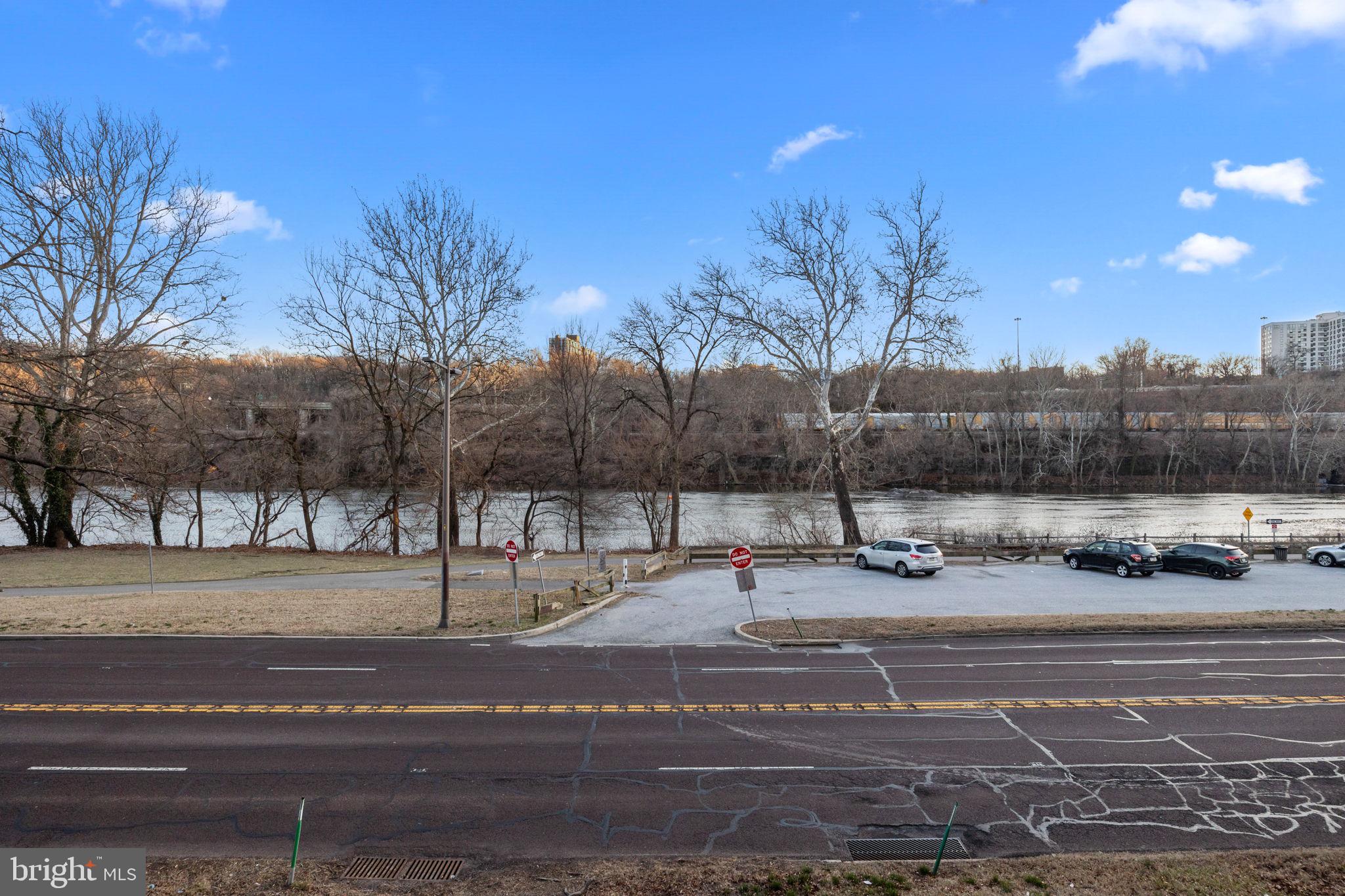 EAST FALLS - Residential