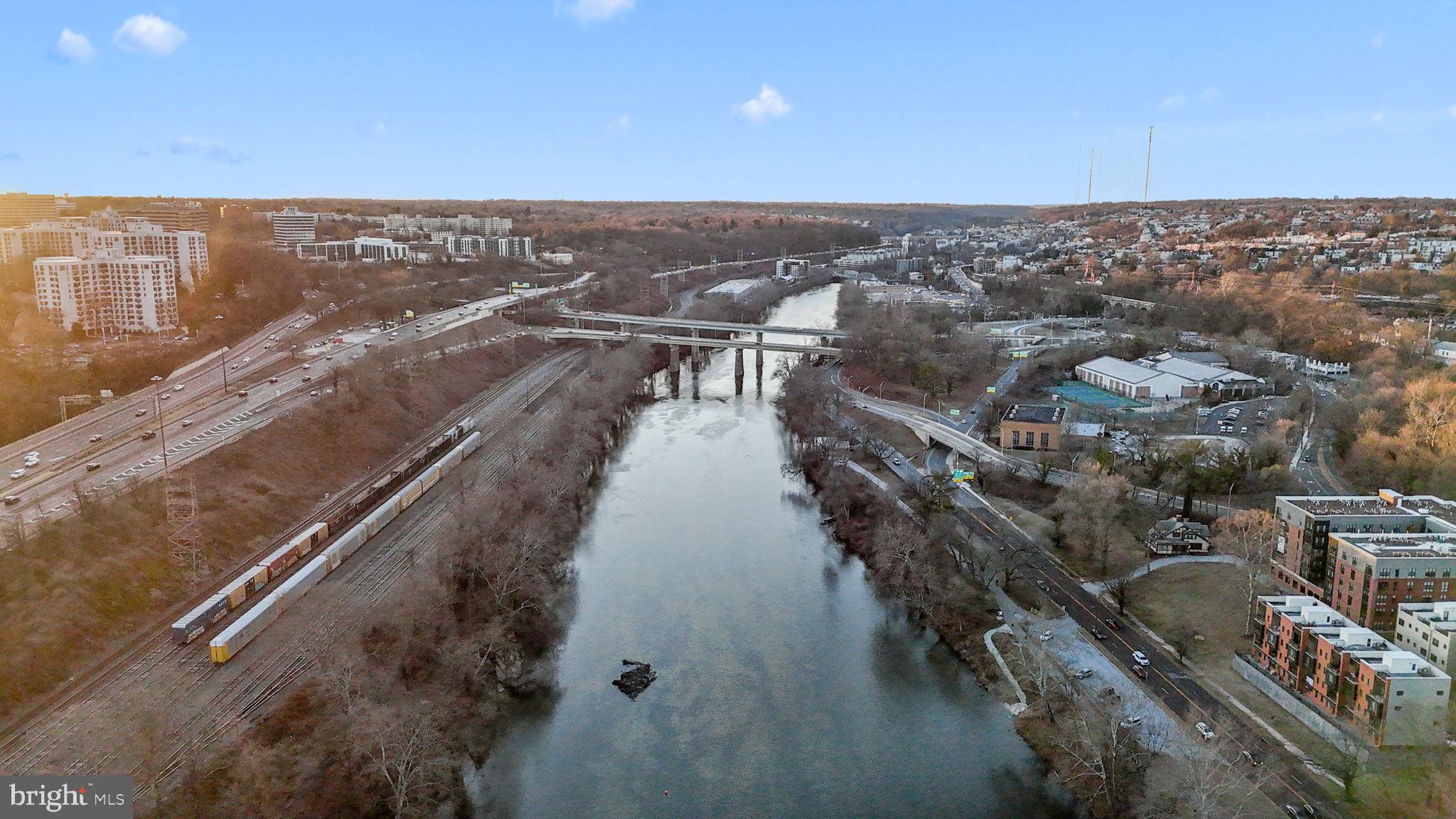 EAST FALLS - Residential