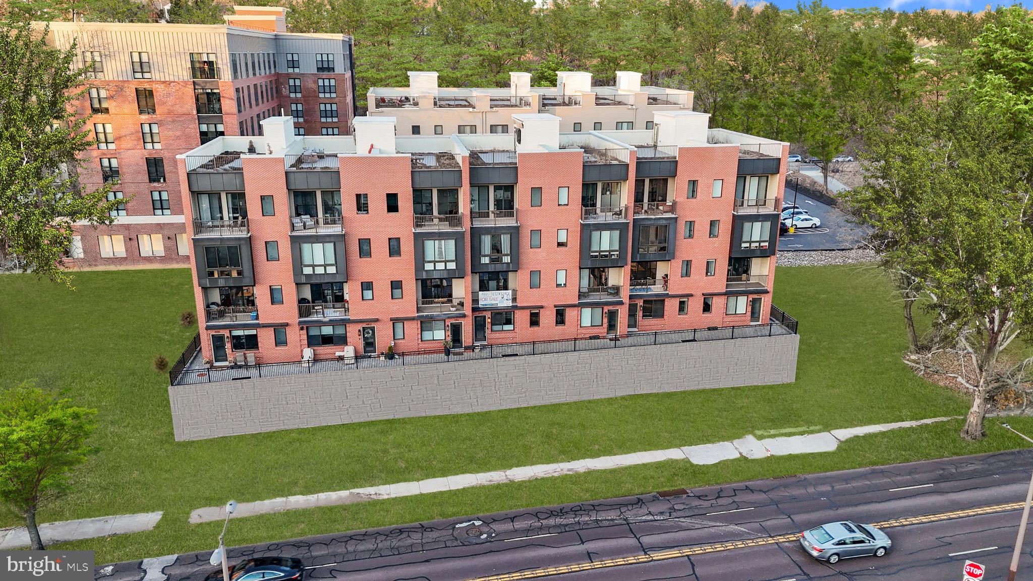 EAST FALLS - Residential