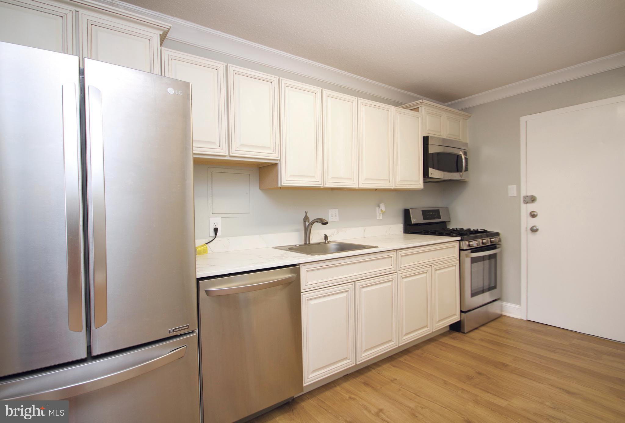 TOWERS IN WESTCHESTER PARK - Residential