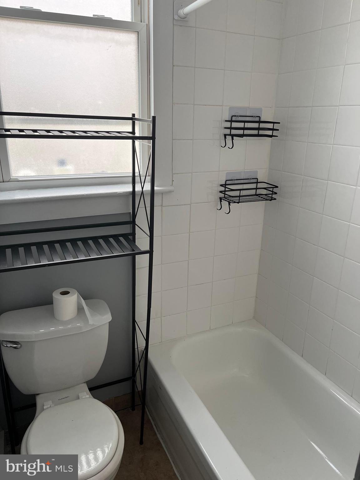 PORT RICHMOND - Residential Lease