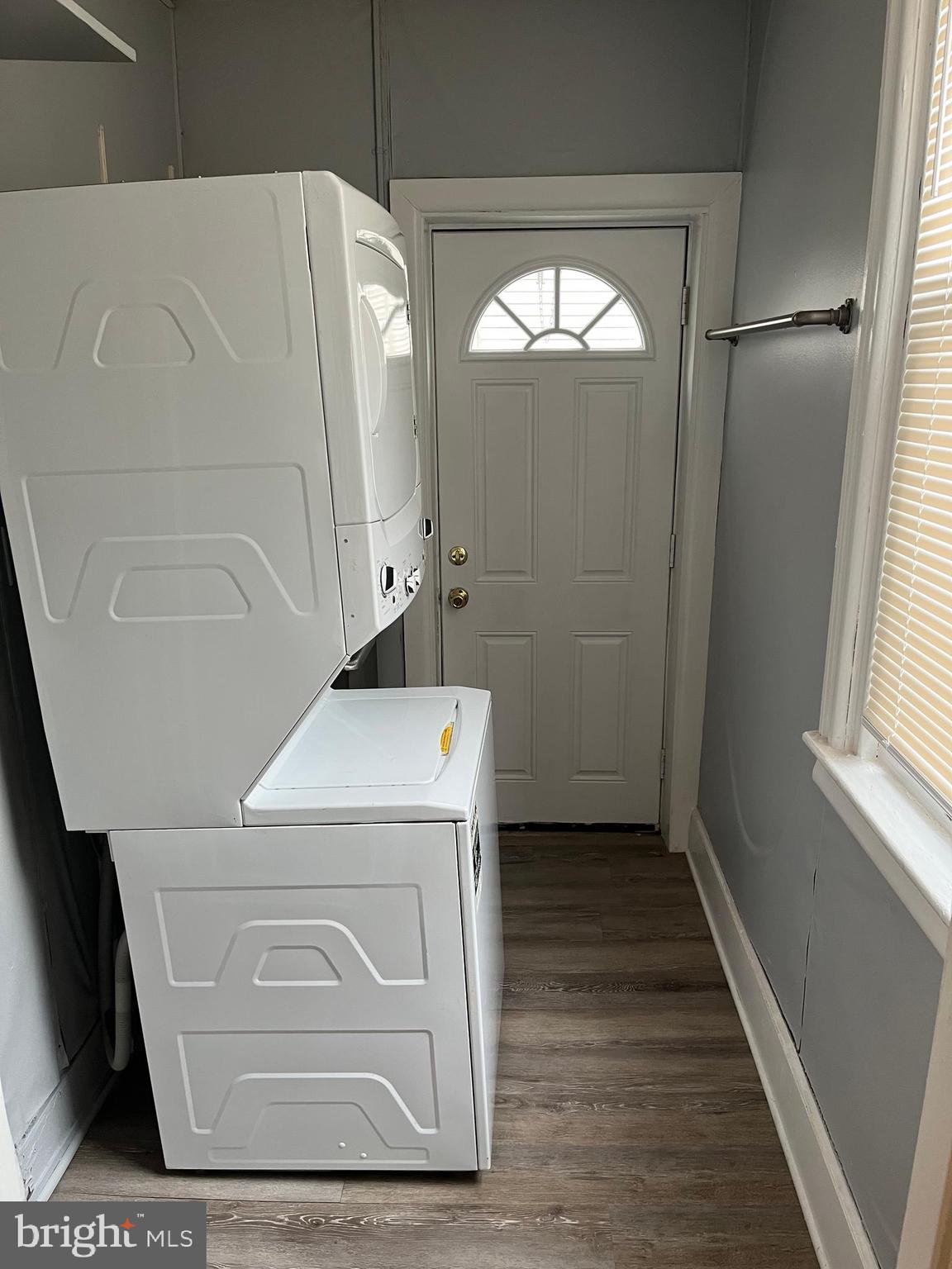 PORT RICHMOND - Residential Lease