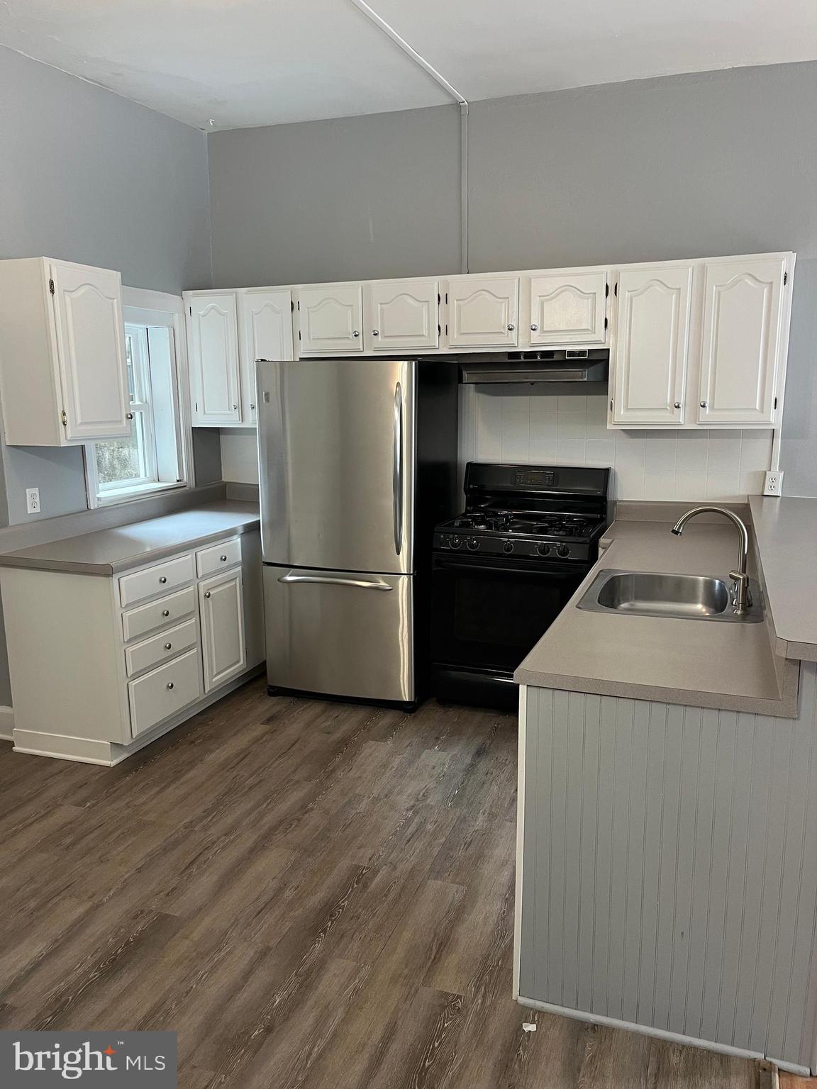 PORT RICHMOND - Residential Lease