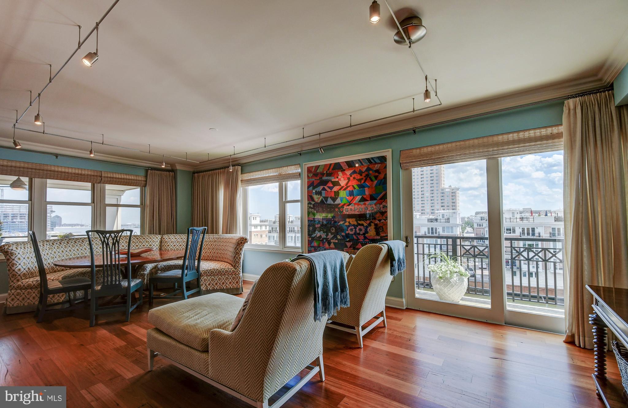 THE RITZ-CARLTON RESIDENCES - Residential