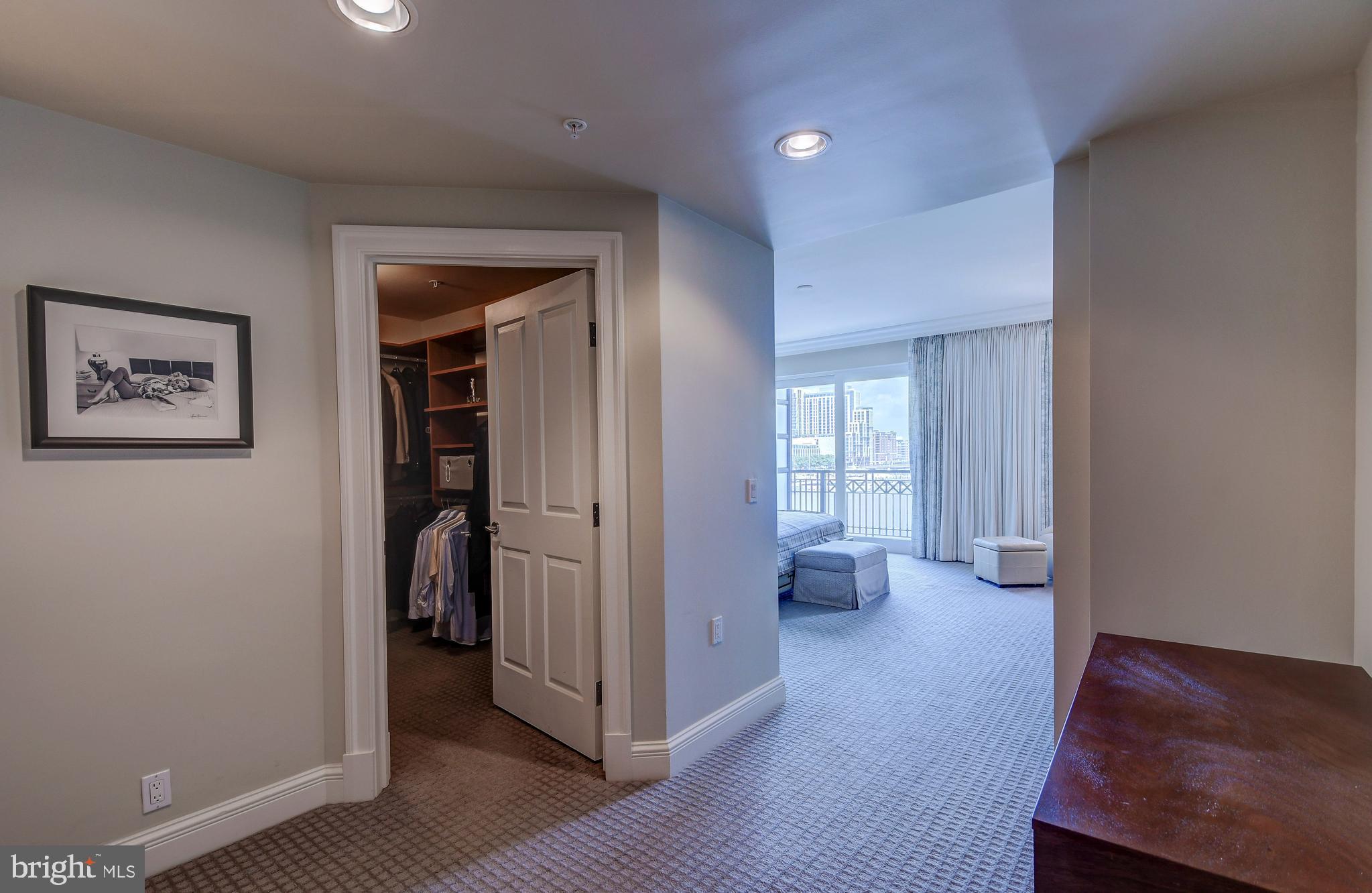 THE RITZ-CARLTON RESIDENCES - Residential