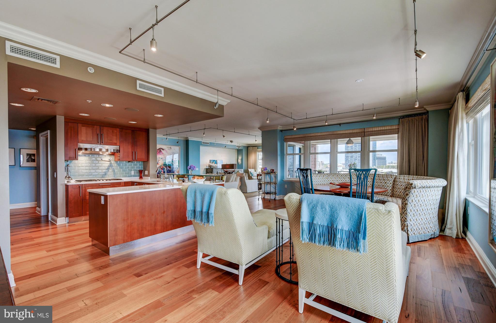 THE RITZ-CARLTON RESIDENCES - Residential