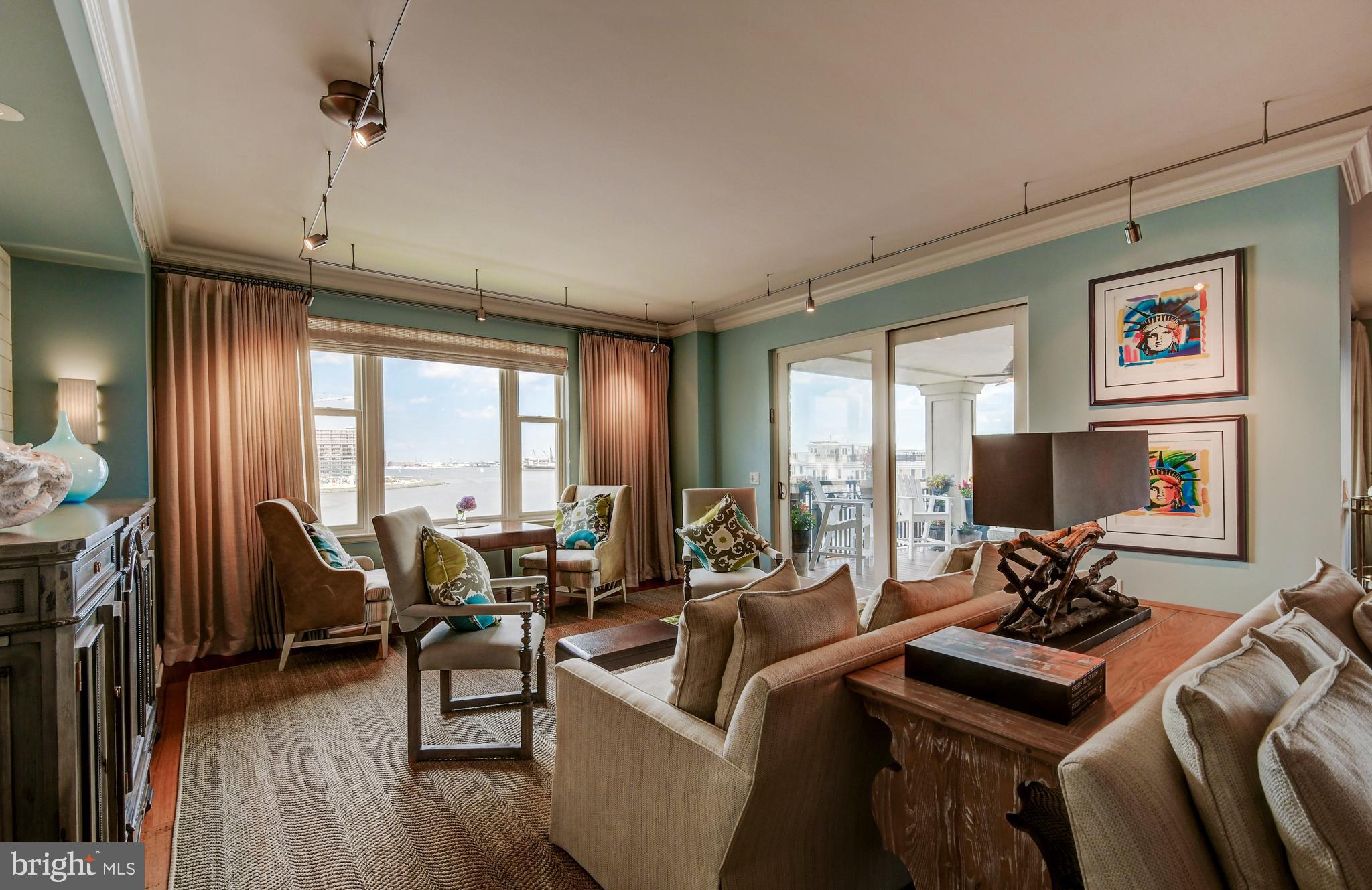 THE RITZ-CARLTON RESIDENCES - Residential