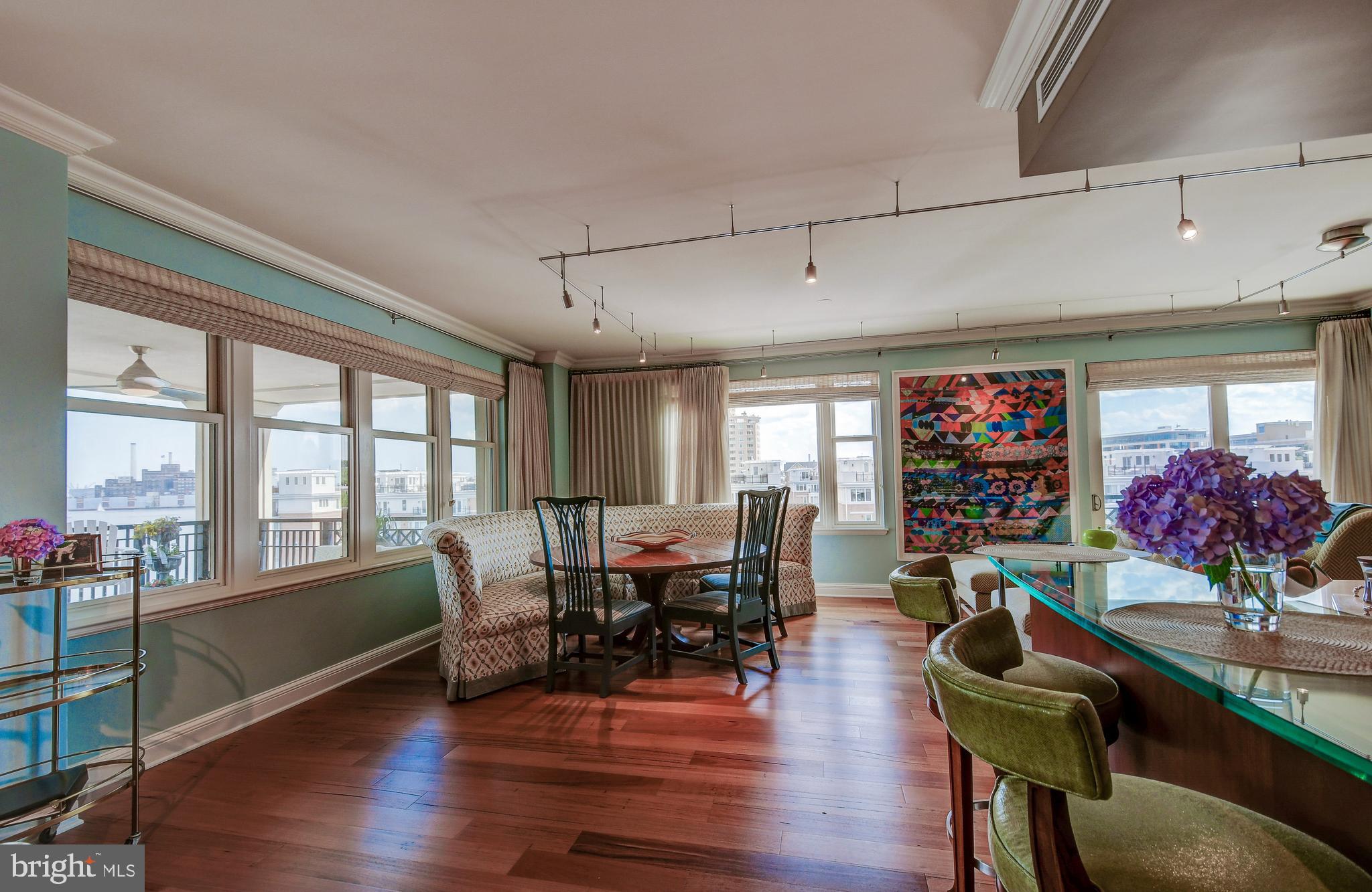 THE RITZ-CARLTON RESIDENCES - Residential