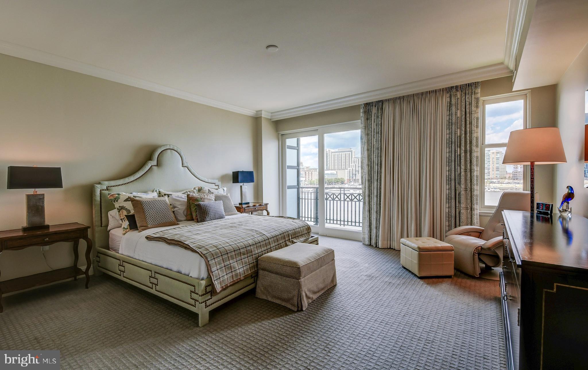 THE RITZ-CARLTON RESIDENCES - Residential