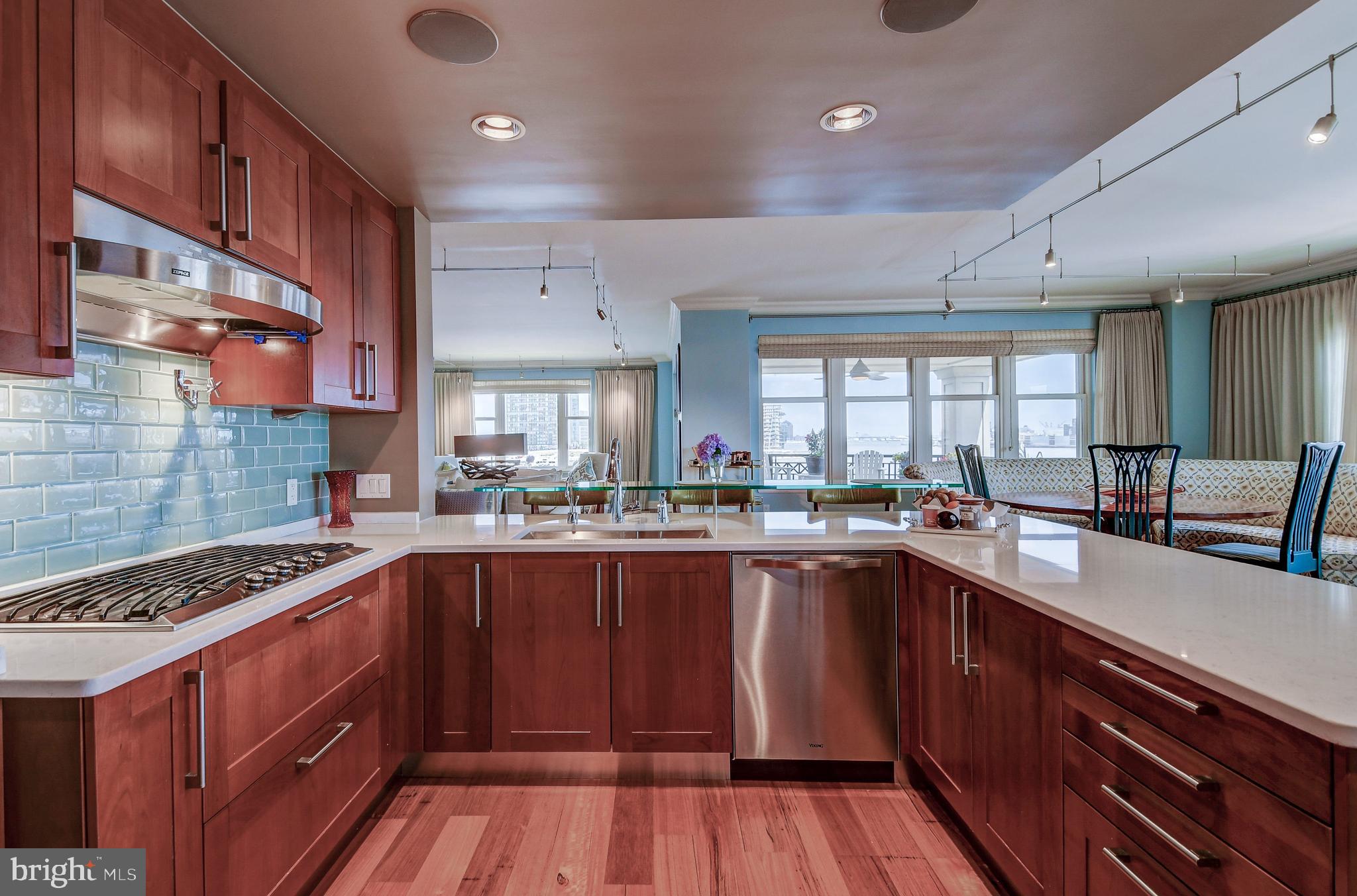 THE RITZ-CARLTON RESIDENCES - Residential