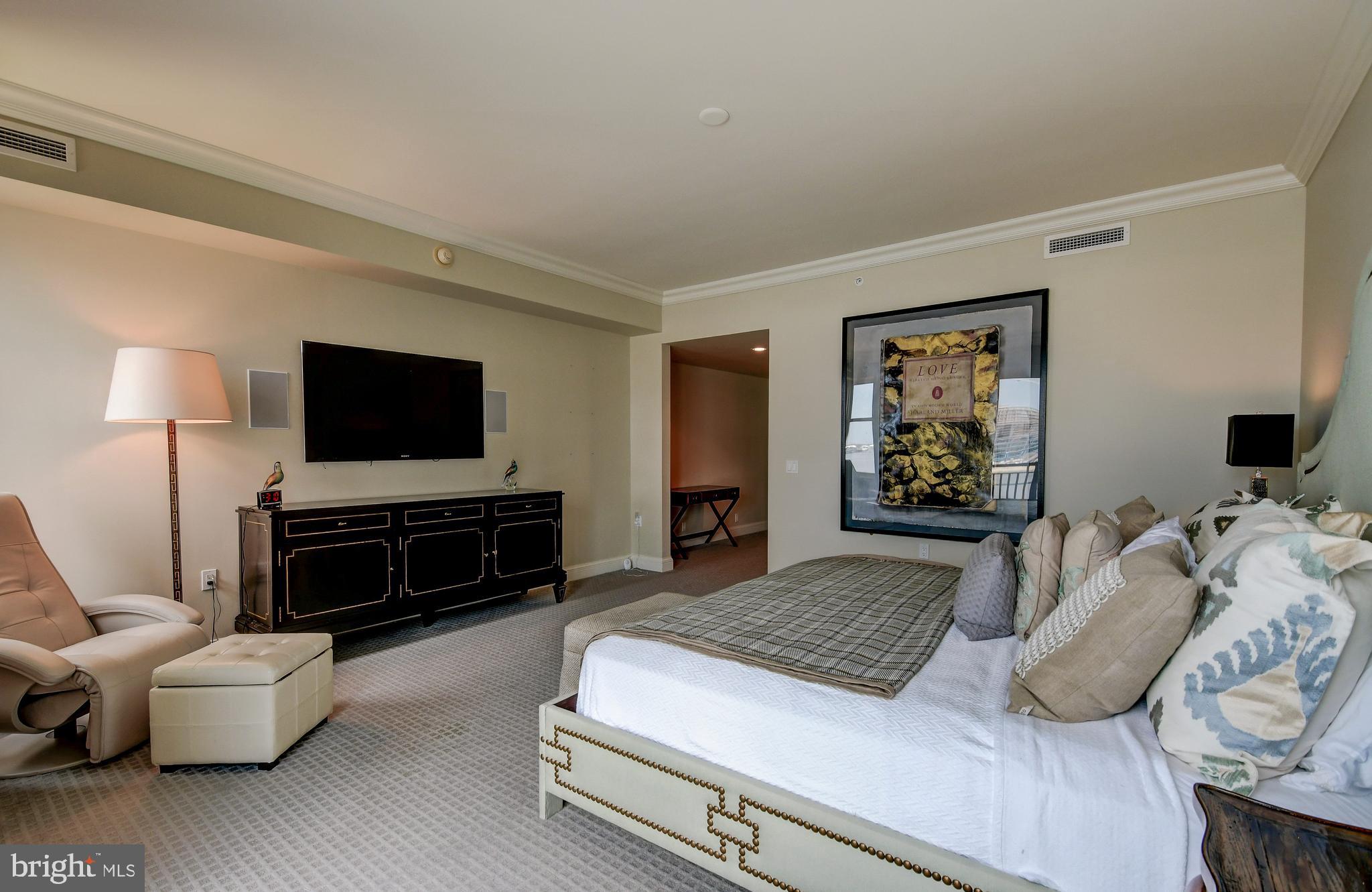 THE RITZ-CARLTON RESIDENCES - Residential