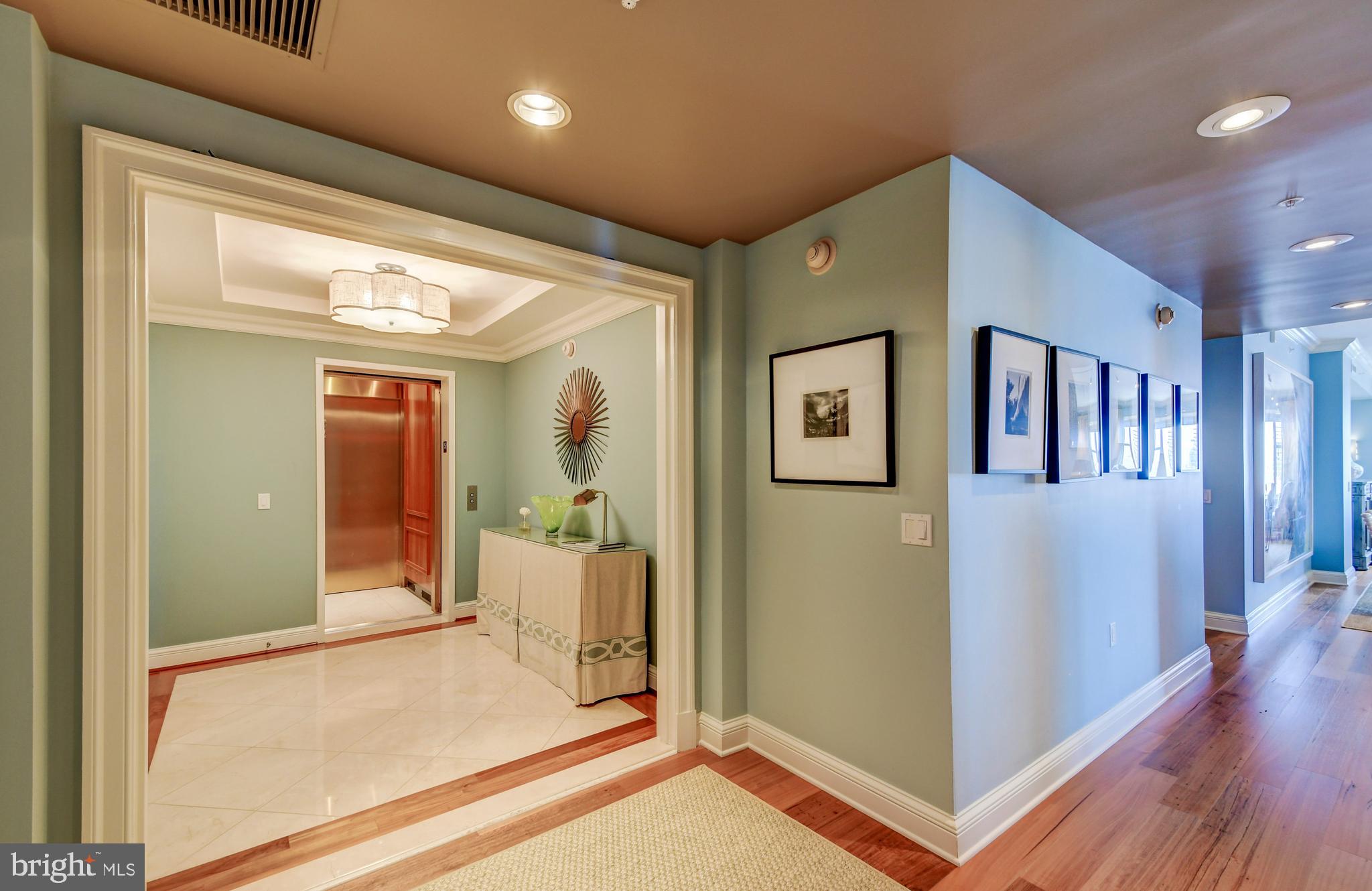 THE RITZ-CARLTON RESIDENCES - Residential