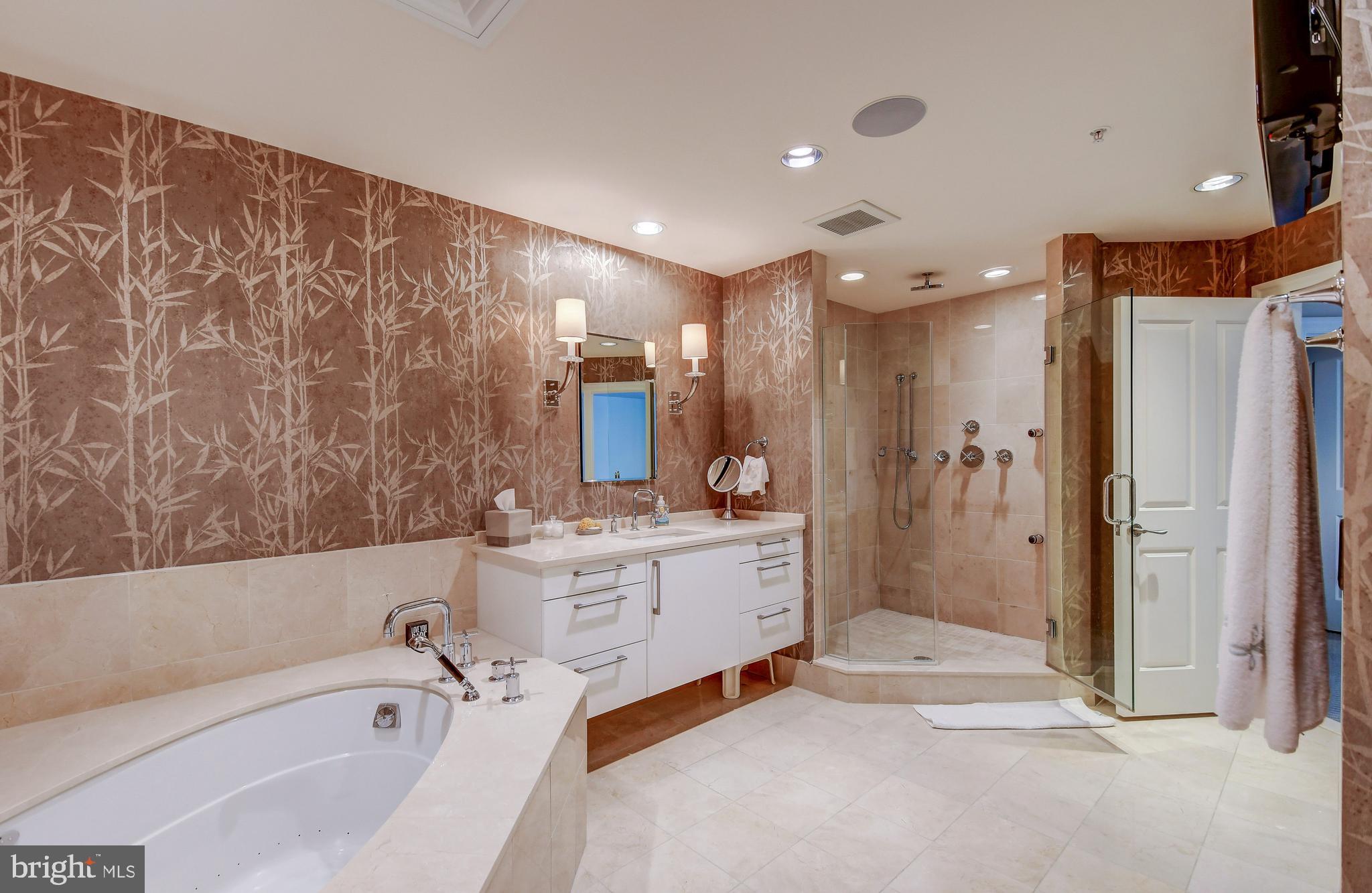 THE RITZ-CARLTON RESIDENCES - Residential