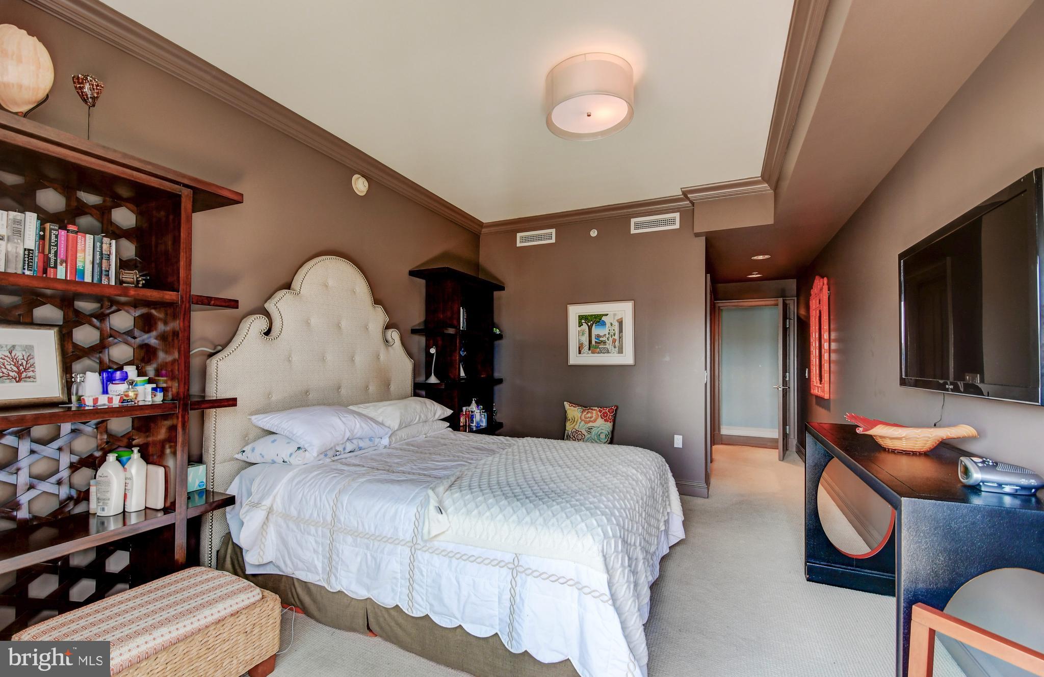 THE RITZ-CARLTON RESIDENCES - Residential