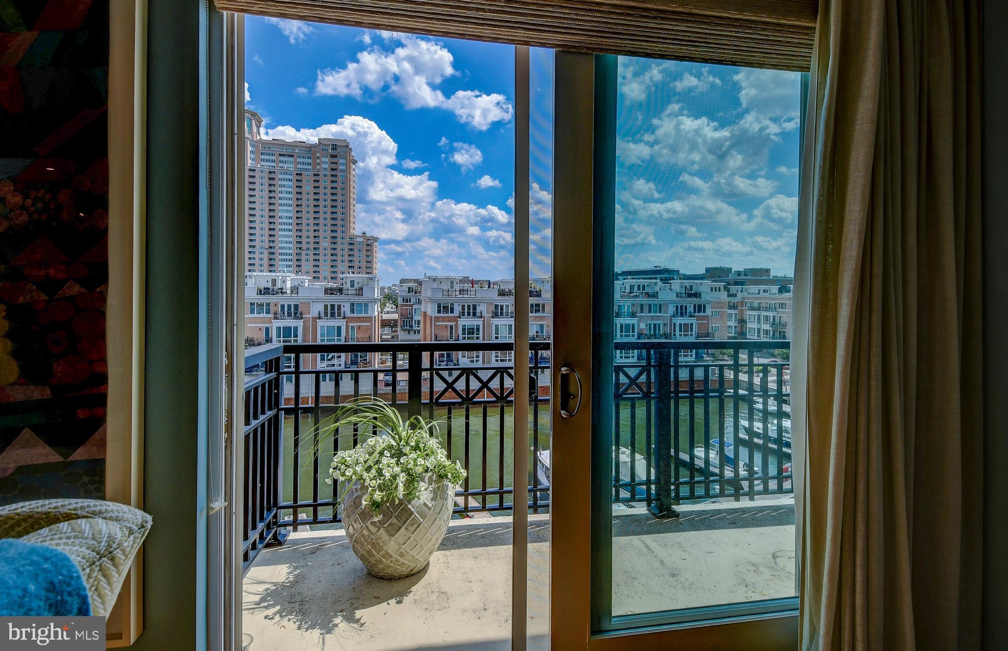 THE RITZ-CARLTON RESIDENCES - Residential