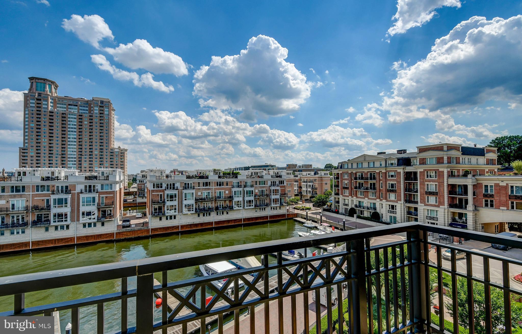 THE RITZ-CARLTON RESIDENCES - Residential