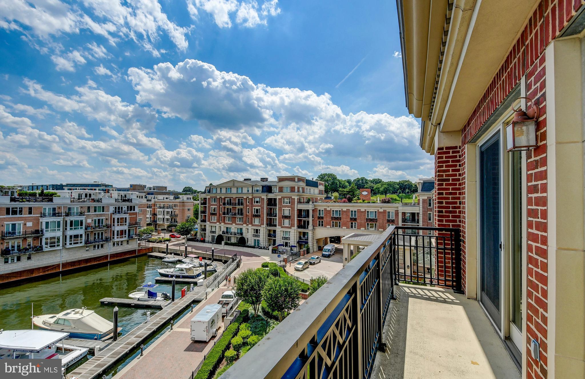 THE RITZ-CARLTON RESIDENCES - Residential