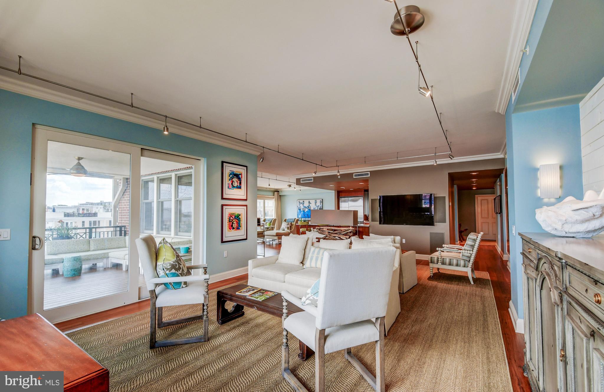 THE RITZ-CARLTON RESIDENCES - Residential