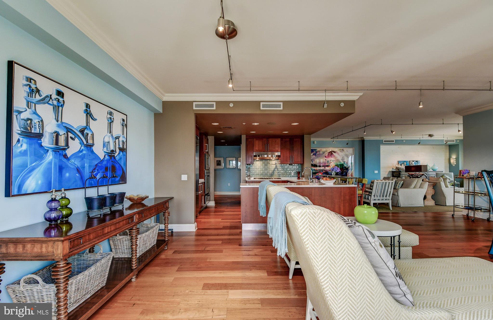 THE RITZ-CARLTON RESIDENCES - Residential