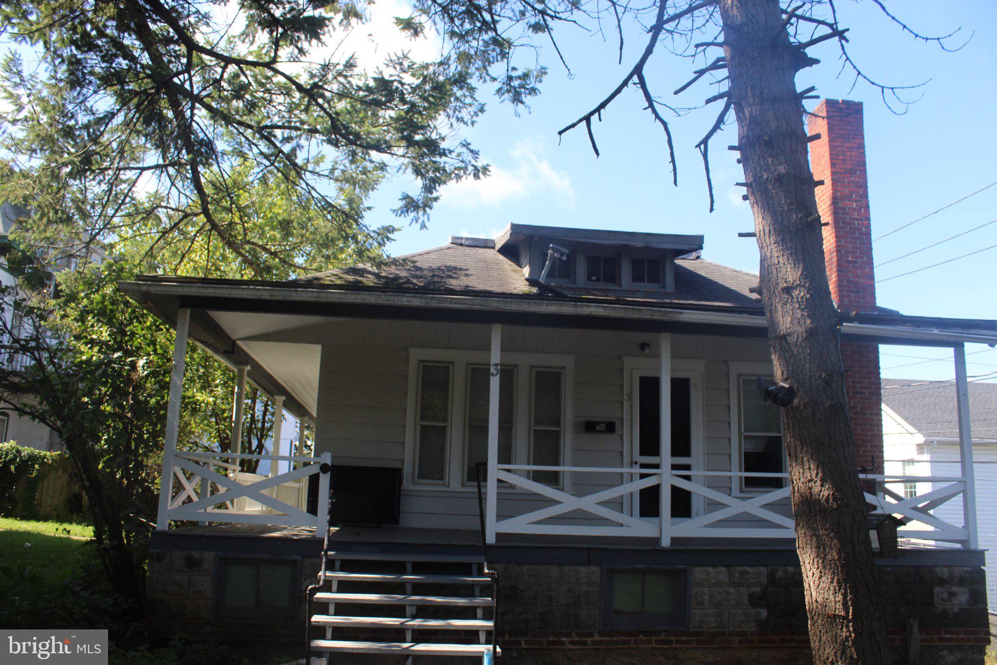 3 W NORTH AVENUE