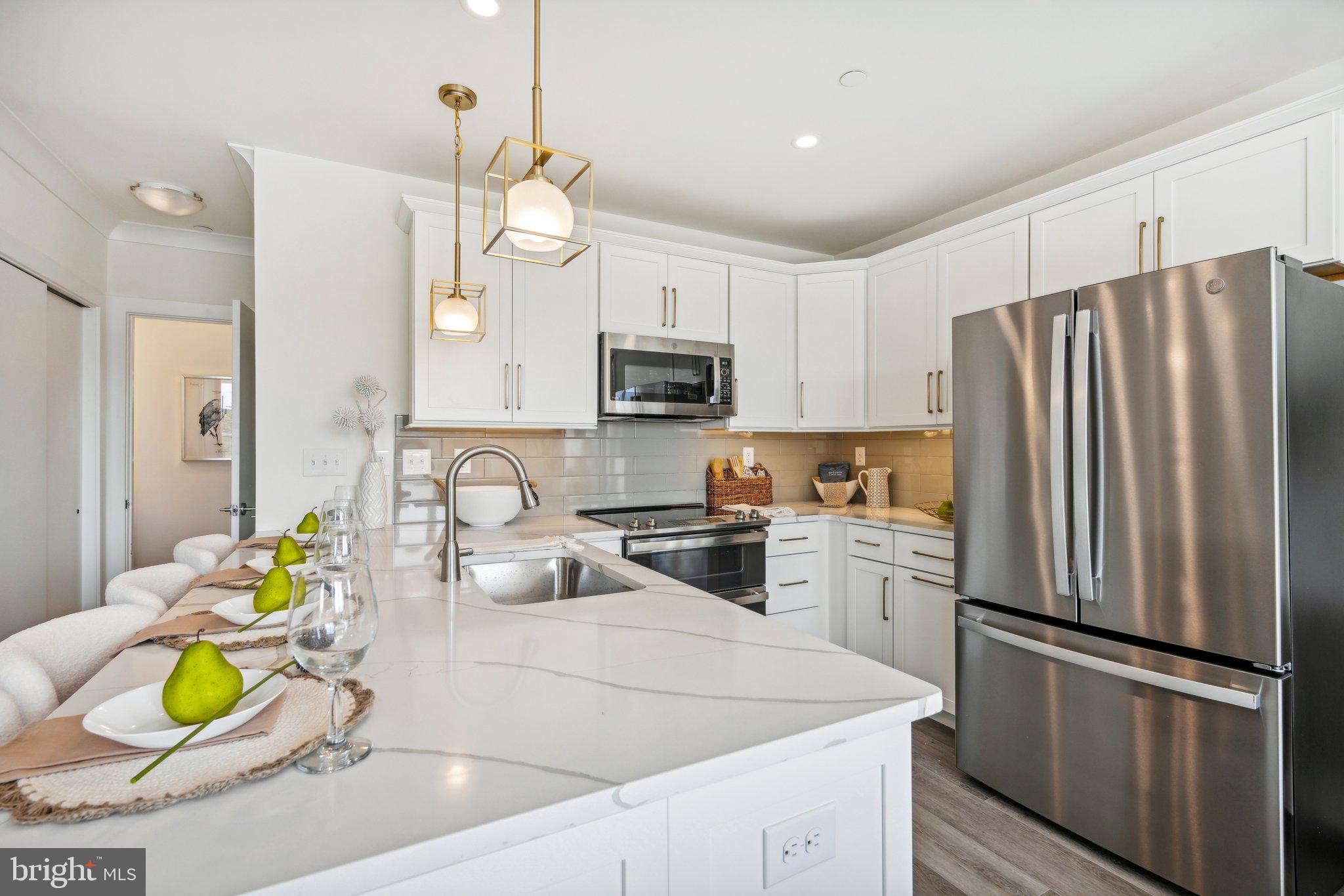 915 RIVERPLACE DRIVE 15H