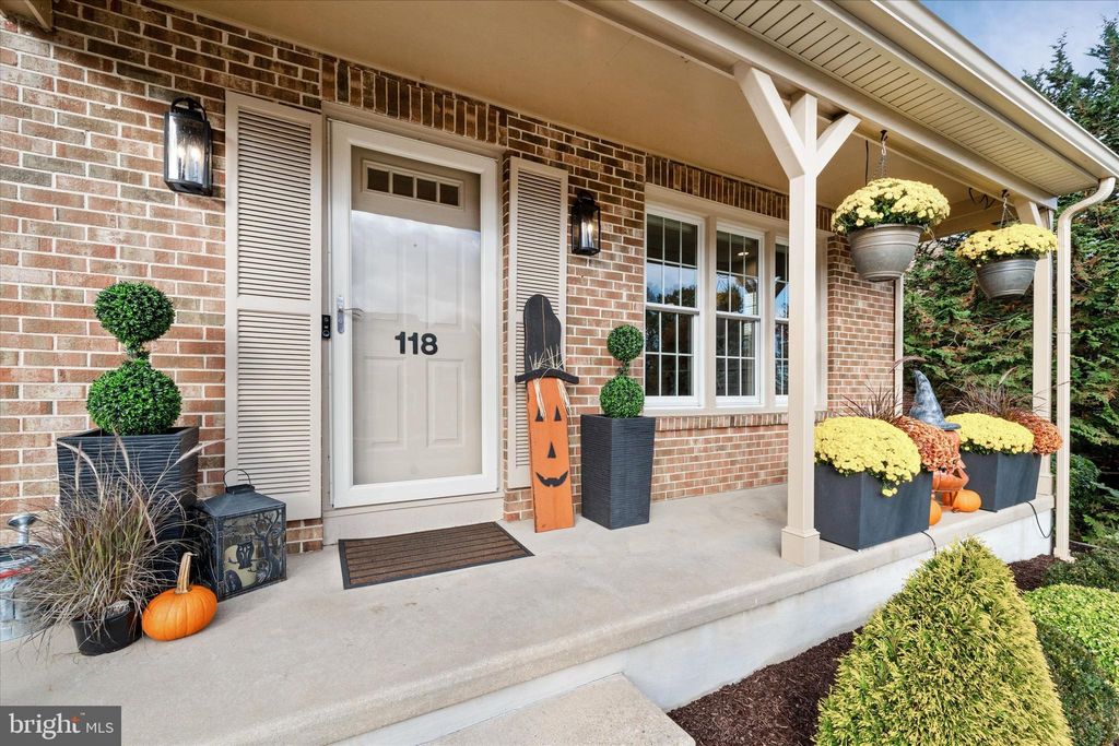 Photo of 118 Wooden Carriage Drive, HOCKESSIN, DE 19707 (MLS # DENC2092044)