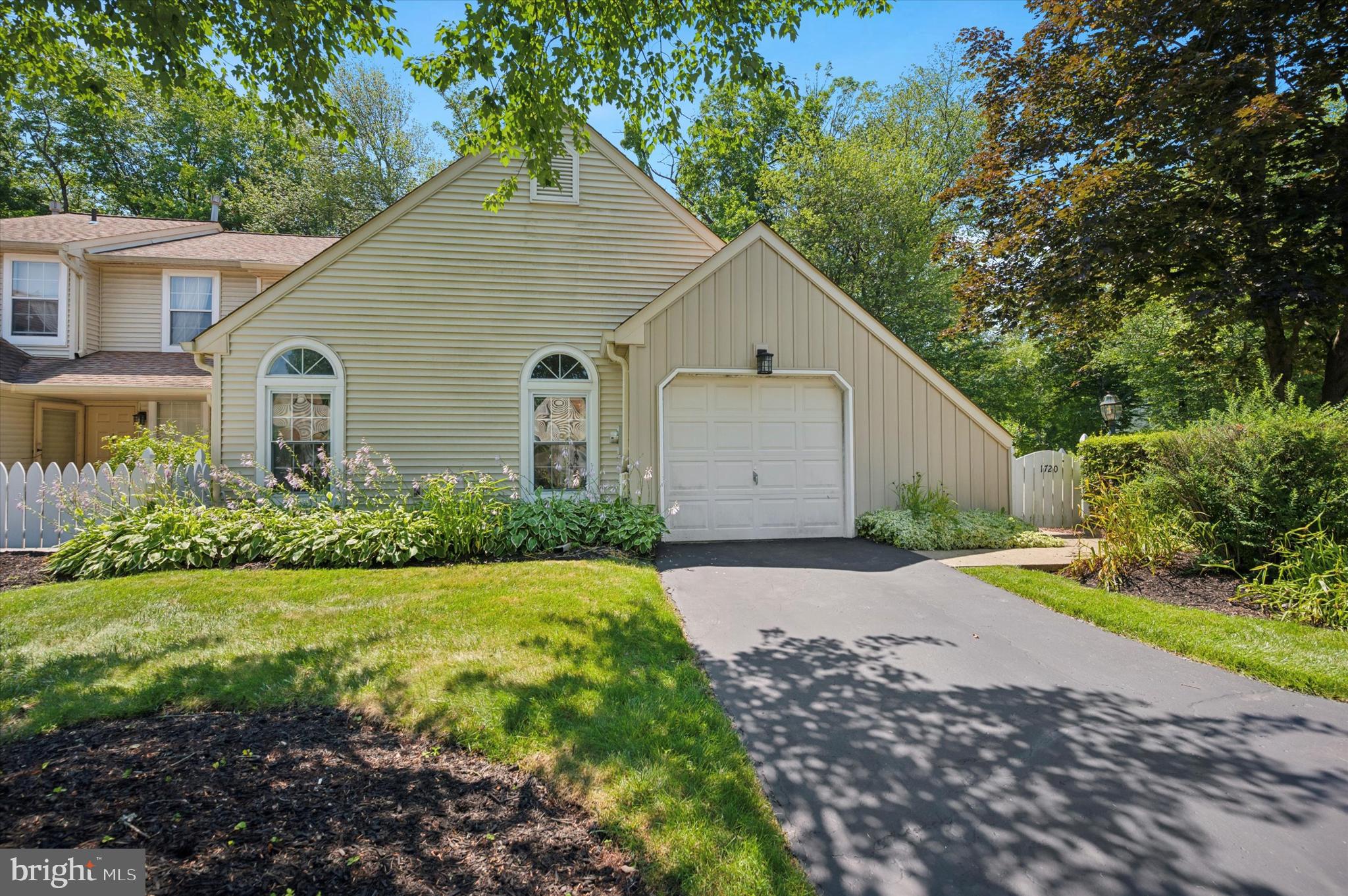 1720 BALAS CIRCLE